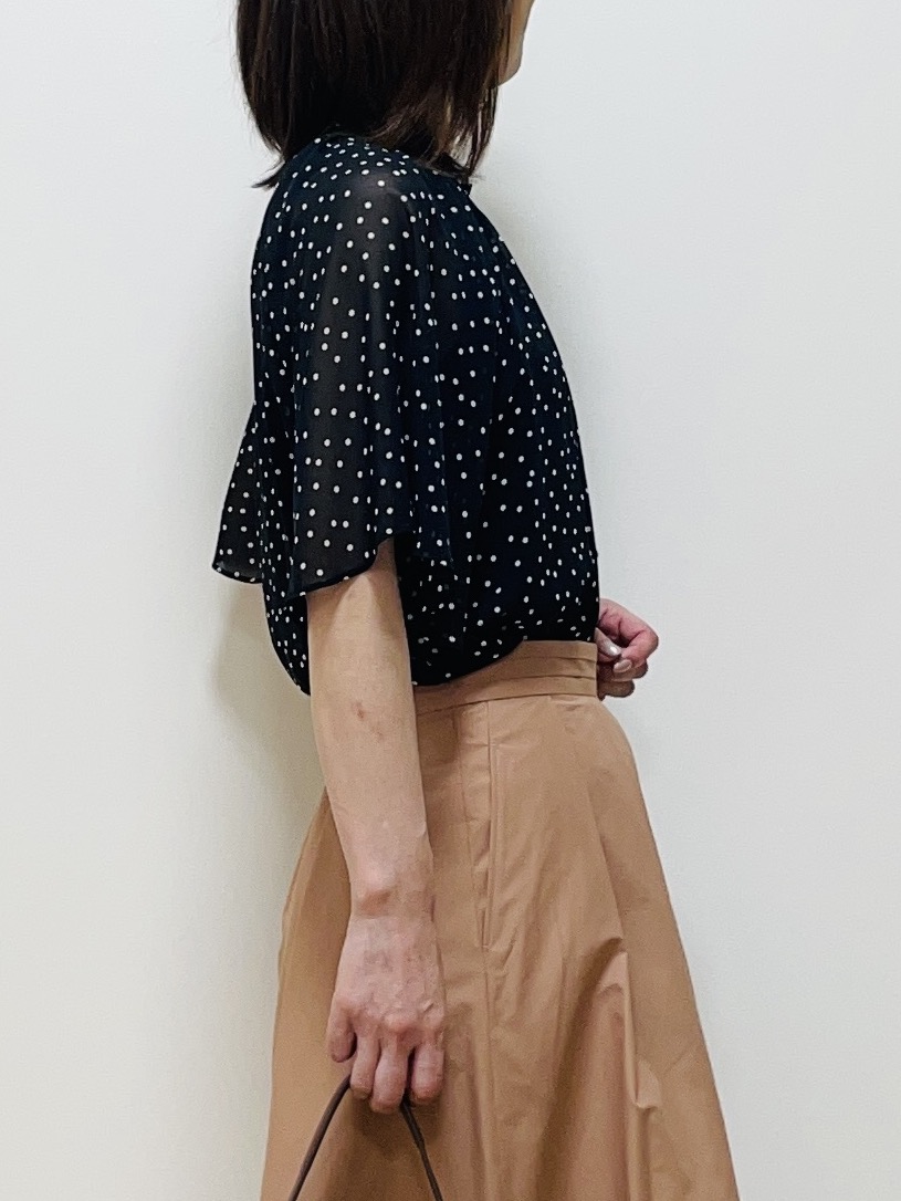 Riiさんの「Reflect｜【セットアップ／手洗い可】ドット柄シアーブラウス」を使ったコーディネート