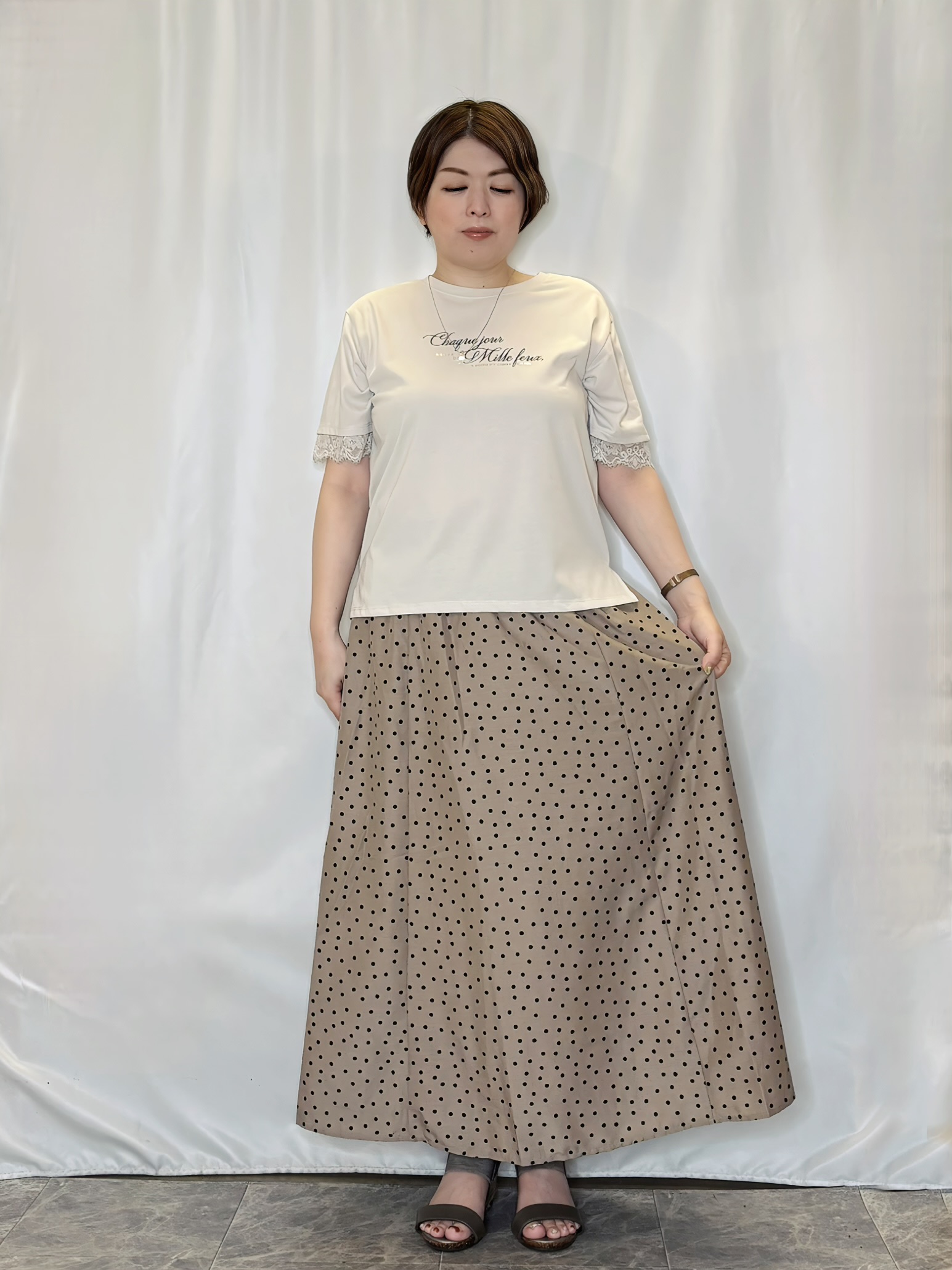 たみさんの「SHOO･LA･RUE｜【ひんやり/洗濯機可/S-LL】オンにもオフにも マルチに使えるボタンレスカーディガン」を使ったコーディネート
