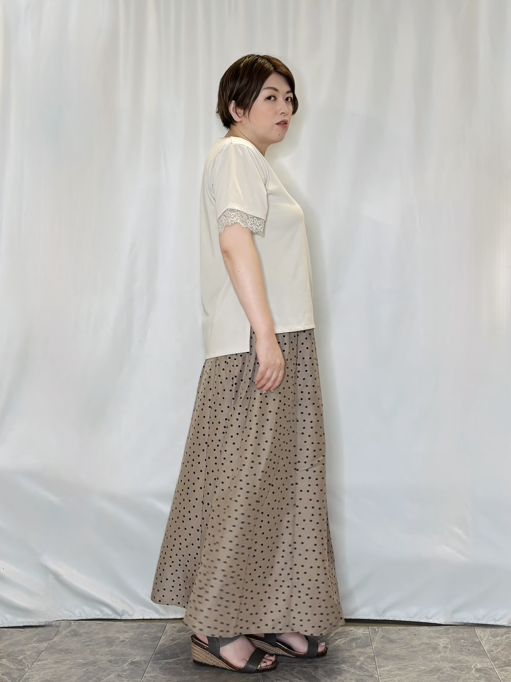たみさんの「SHOO･LA･RUE｜【ひんやり/洗濯機可/S-LL】オンにもオフにも マルチに使えるボタンレスカーディガン」を使ったコーディネート