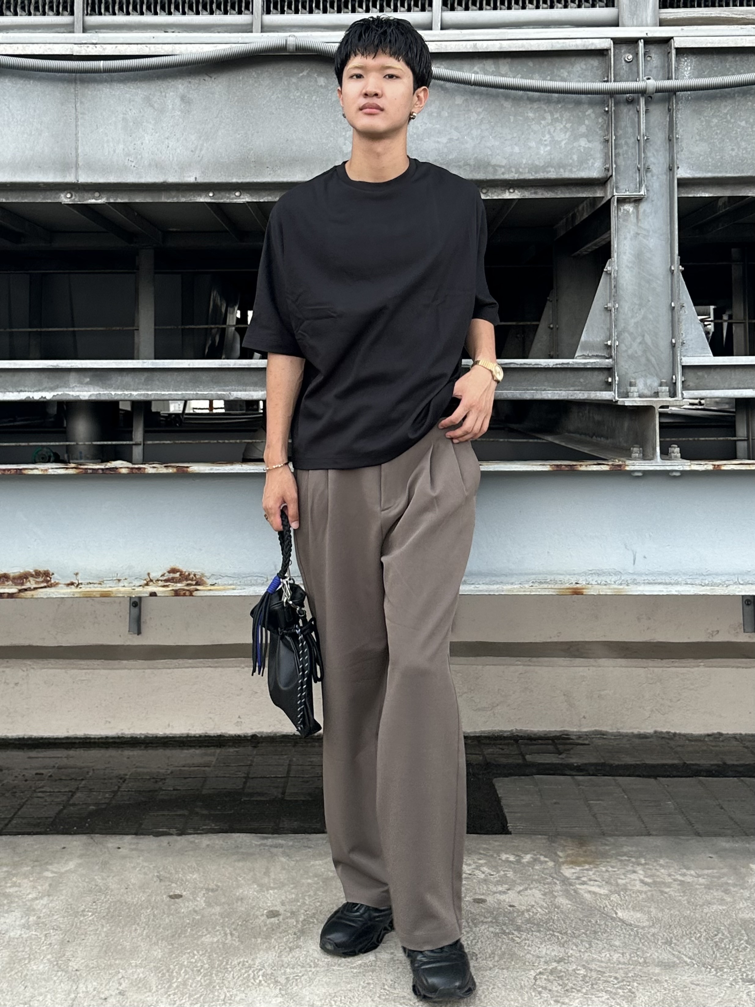KOHEIさんの「tk.TAKEO KIKUCHI｜【防シワ／ストレッチ/セット対応可】smart shiftシリーズ バレルシルエットパンツ」を使ったコーディネート