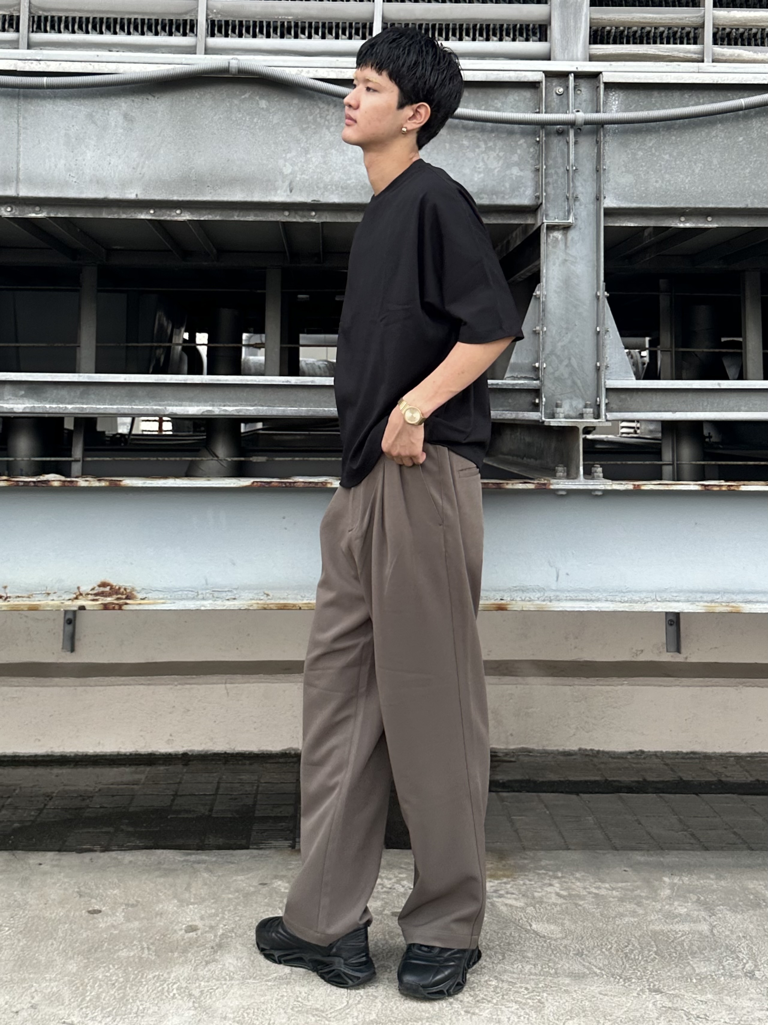 KOHEIさんの「tk.TAKEO KIKUCHI｜【防シワ／ストレッチ/セット対応可】smart shiftシリーズ バレルシルエットパンツ」を使ったコーディネート