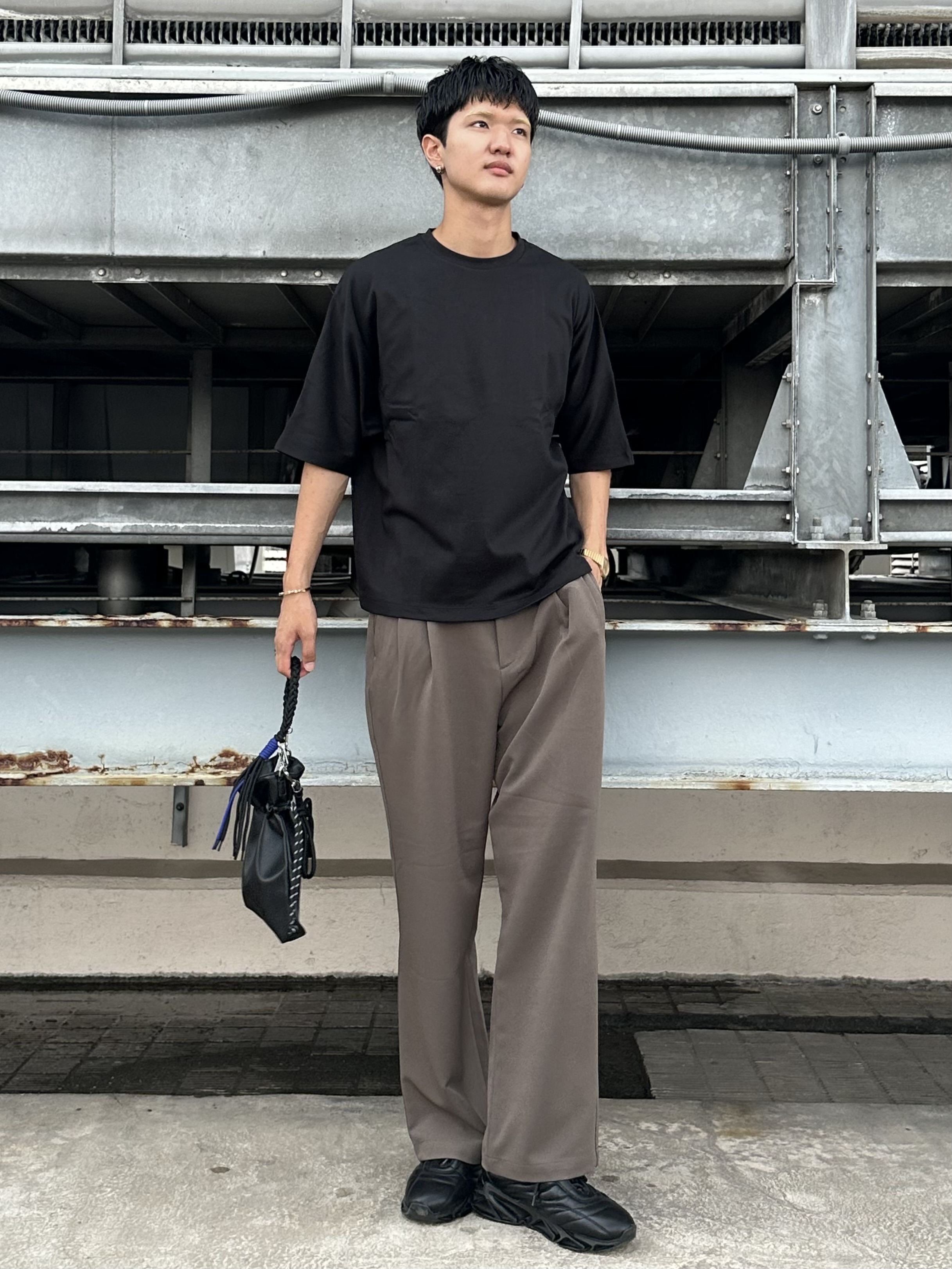 KOHEIさんの「tk.TAKEO KIKUCHI｜【防シワ／ストレッチ/セット対応可】smart shiftシリーズ バレルシルエットパンツ」を使ったコーディネート