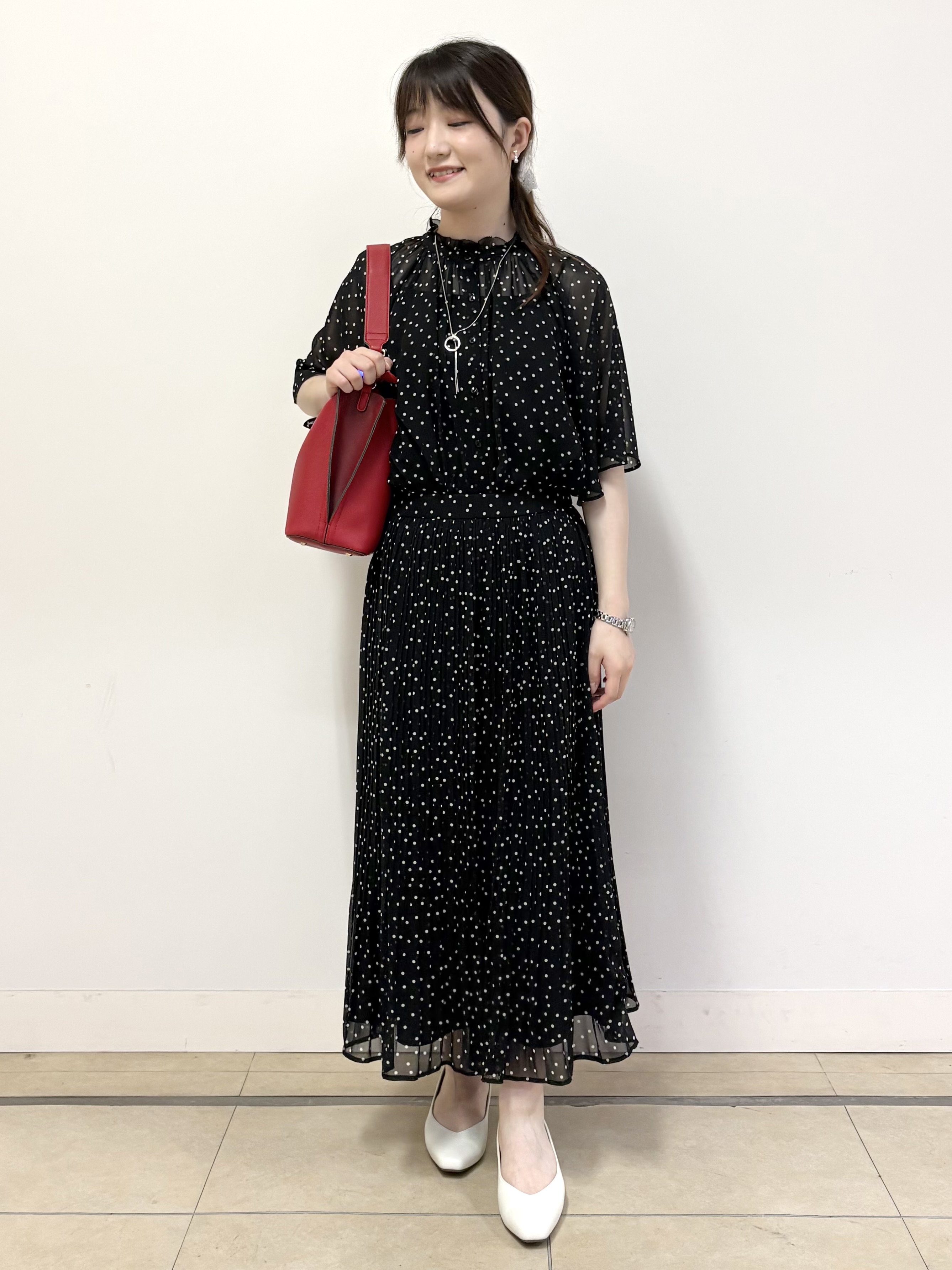 mikiさんの「Reflect｜【セットアップ／手洗い可】ドット柄シアーブラウス」を使ったコーディネート