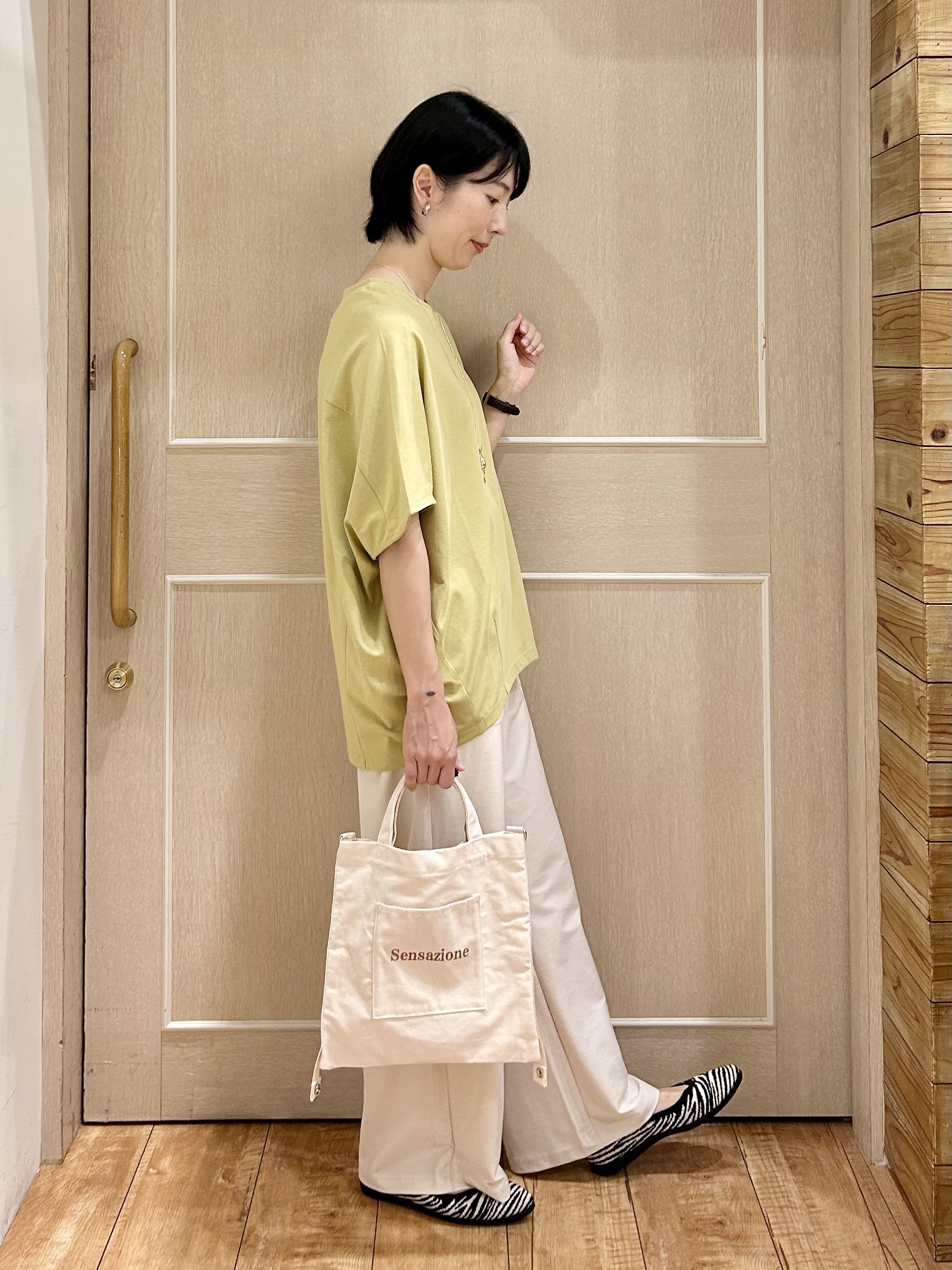 ちぐささんの「SHOO･LA･RUE｜【ひんやり/体型カバー】インせず着られる 上品見えのドルマントップス」を使ったコーディネート
