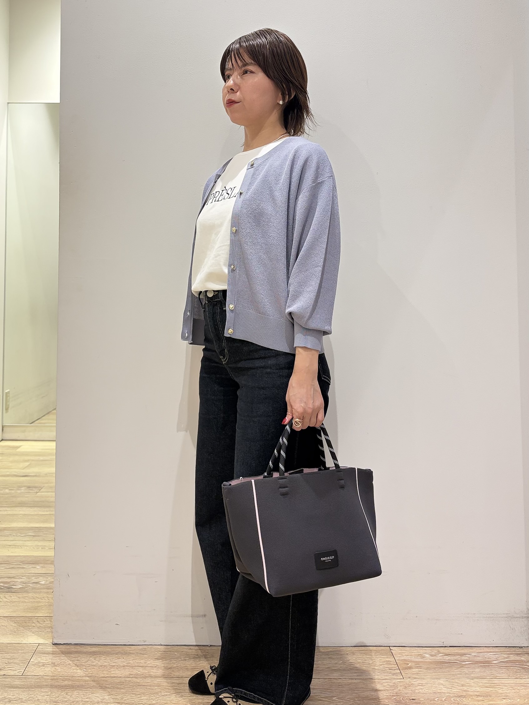 YUKOさんの「index｜【接触冷感／UVケア】裾レースロゴTシャツ《洗濯機OK／S-3L》」を使ったコーディネート