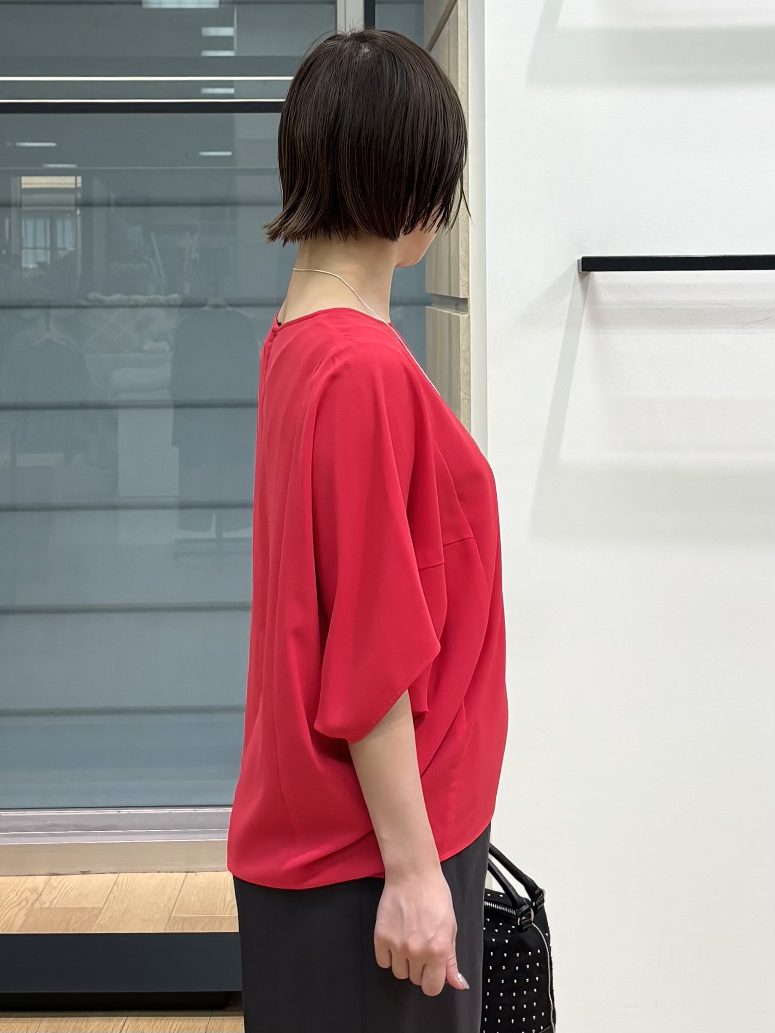 asamiさんの「INDIVI｜【UVケア／接触冷感】ジョーゼットドルマンブラウス」を使ったコーディネート