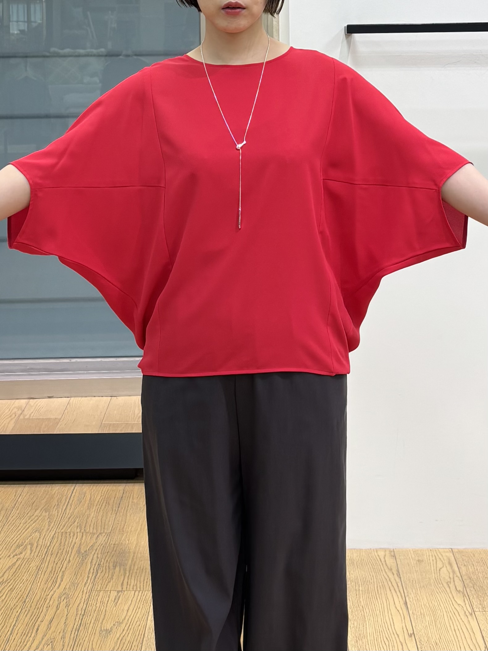 asamiさんの「INDIVI｜【UVケア／接触冷感】ジョーゼットドルマンブラウス」を使ったコーディネート