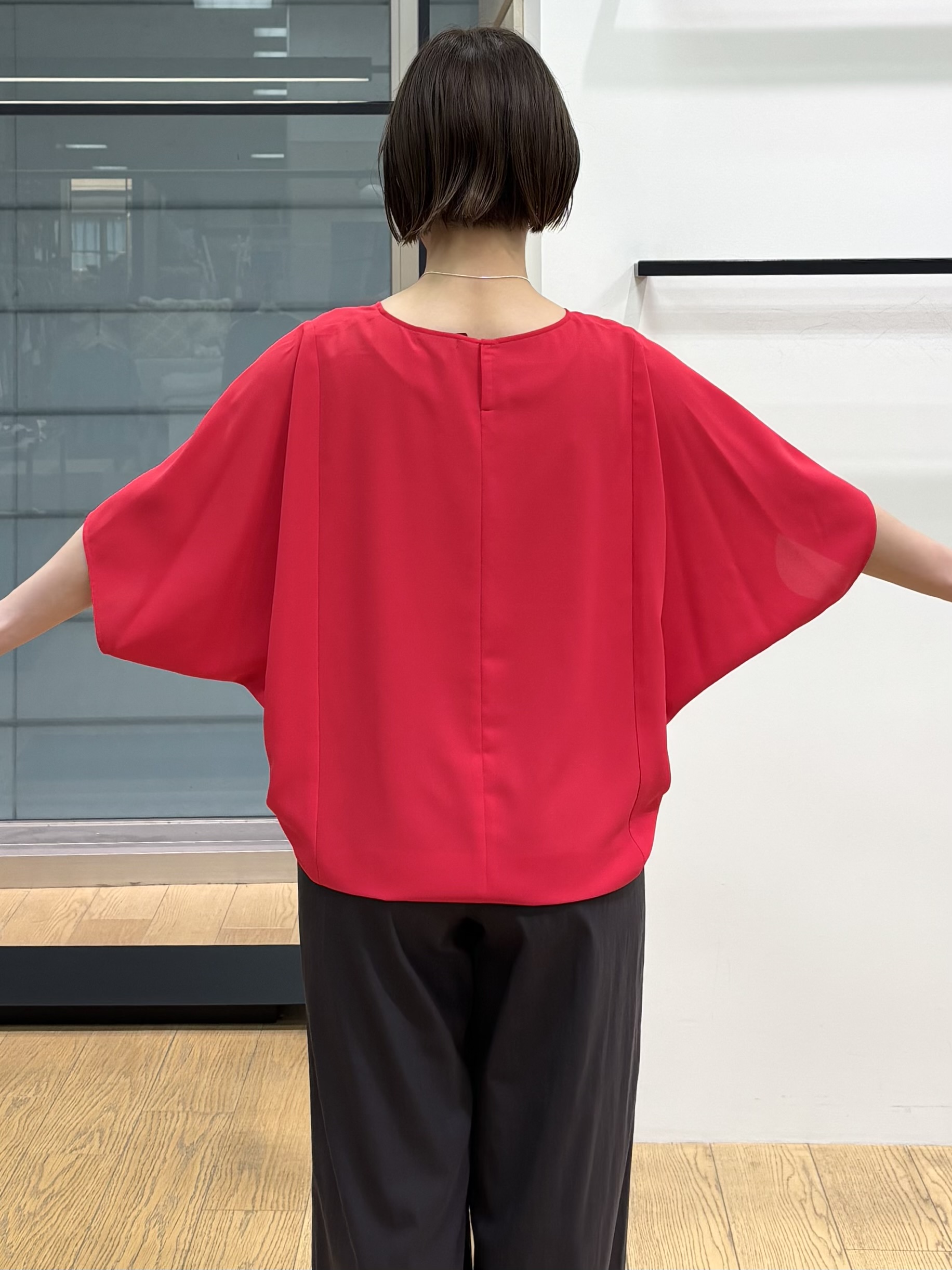 asamiさんの「INDIVI｜【UVケア／接触冷感】ジョーゼットドルマンブラウス」を使ったコーディネート