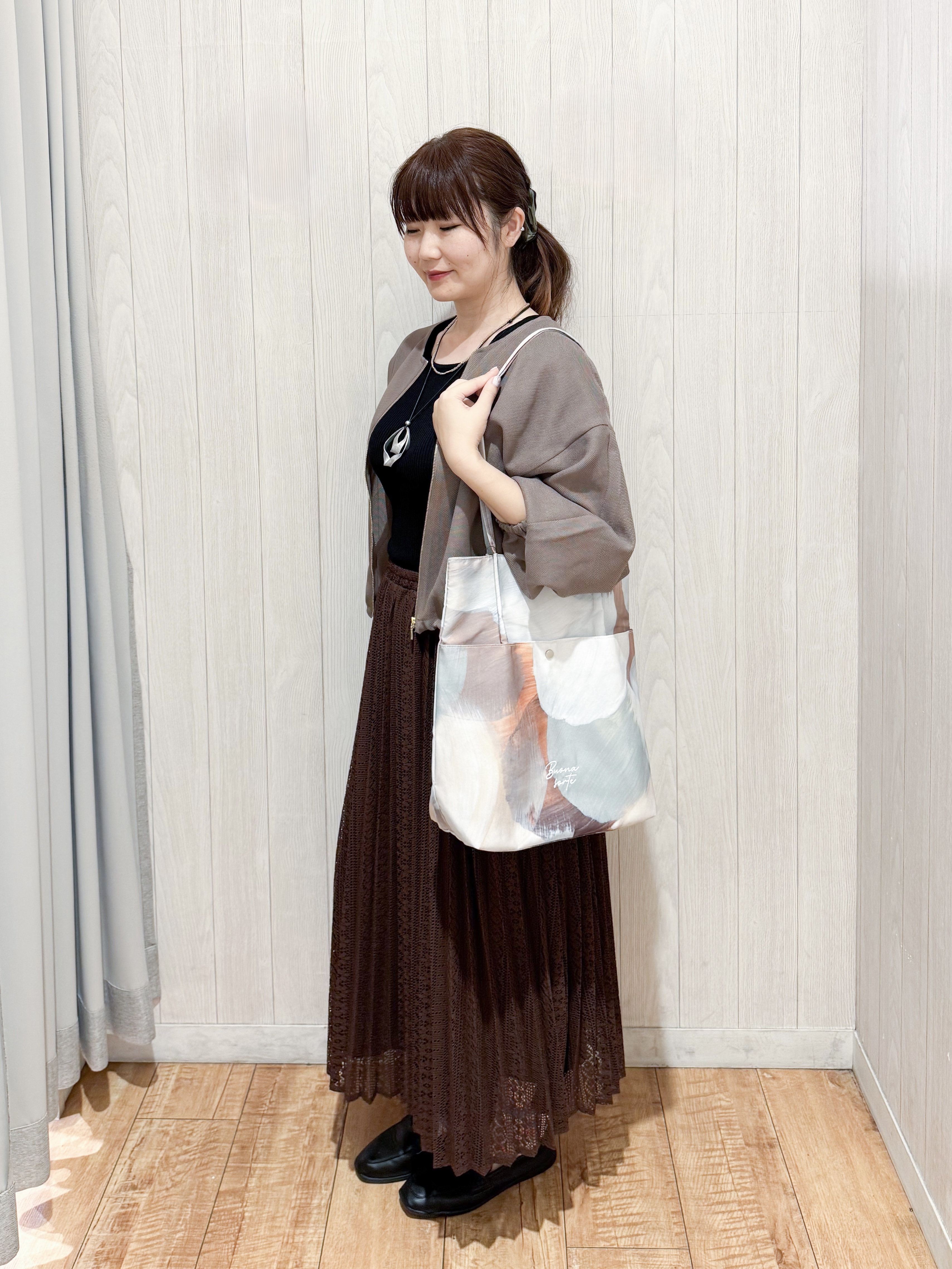 愛さんの「SHOO･LA･RUE｜【通気性〇/セットアップ可/洗濯機可】メッシュドルマン ジップブルゾン」を使ったコーディネート