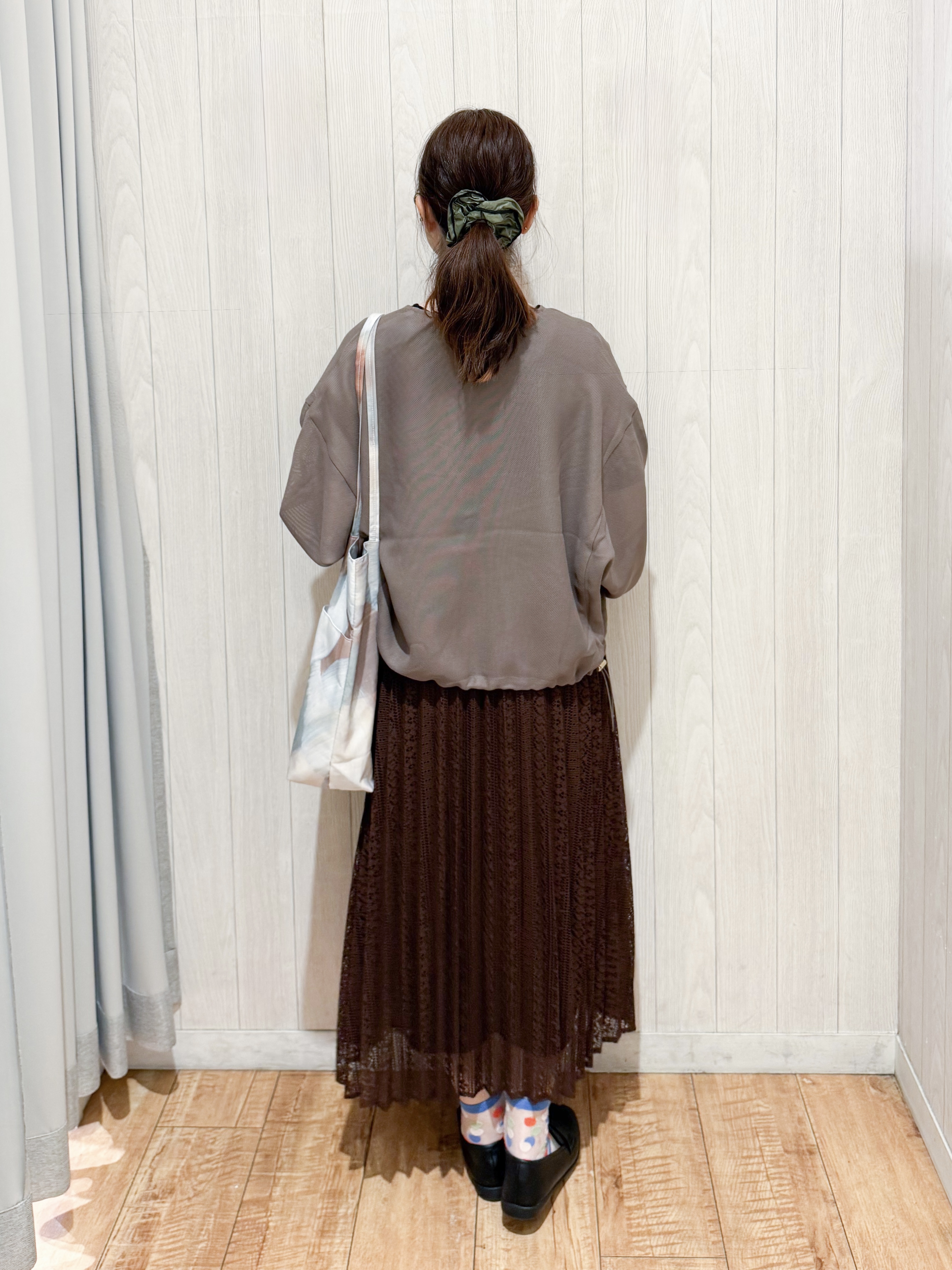 愛さんの「SHOO･LA･RUE｜【通気性〇/セットアップ可/洗濯機可】メッシュドルマン ジップブルゾン」を使ったコーディネート