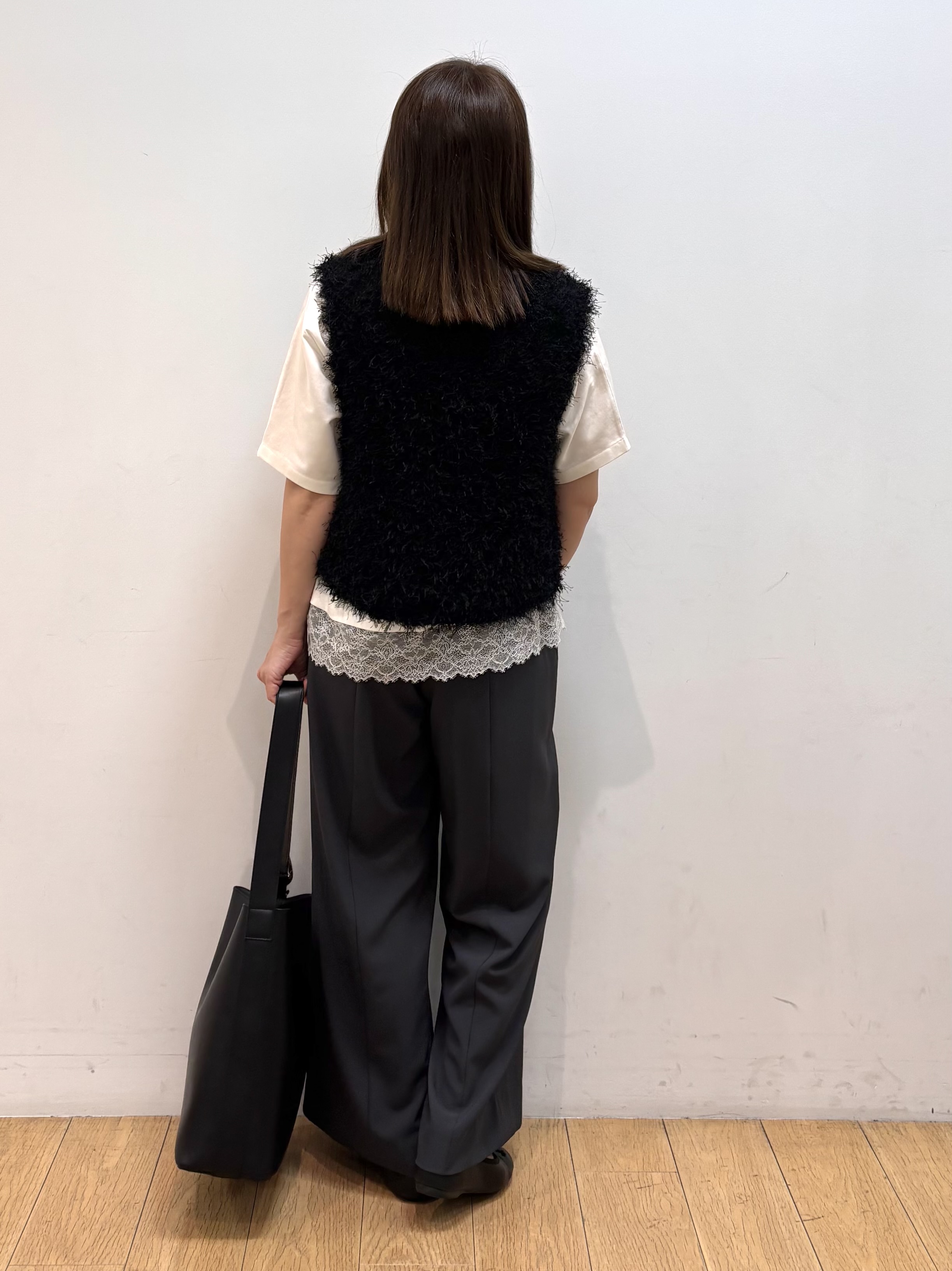 mikkoさんの「INDIVI｜【洗える】ファンシーヤーンVネックニットベスト」を使ったコーディネート