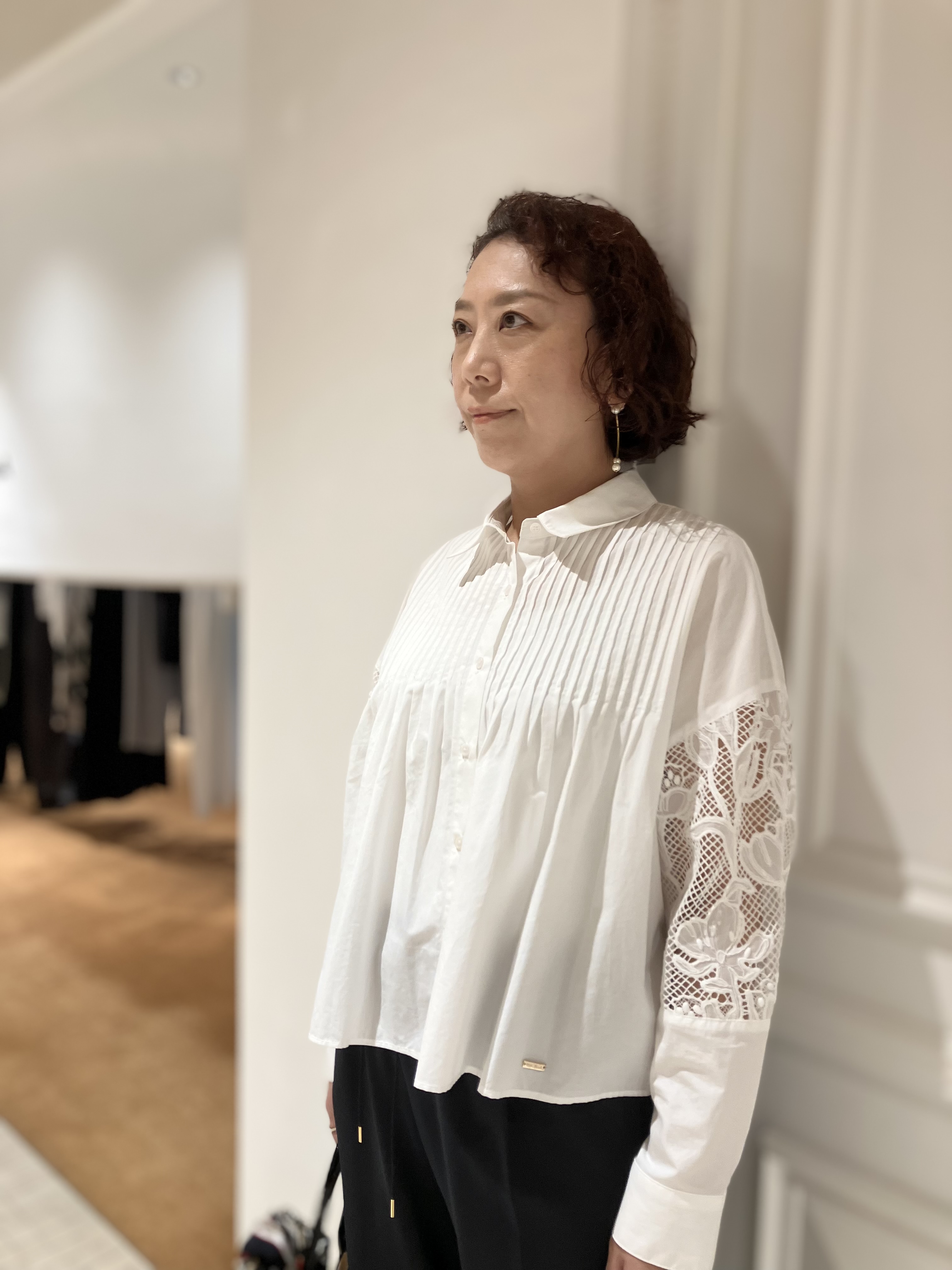 TAJIさんの「DRESSTERIOR｜【着映え】レーススリーブ ピンタック クロップドシャツ」を使ったコーディネート