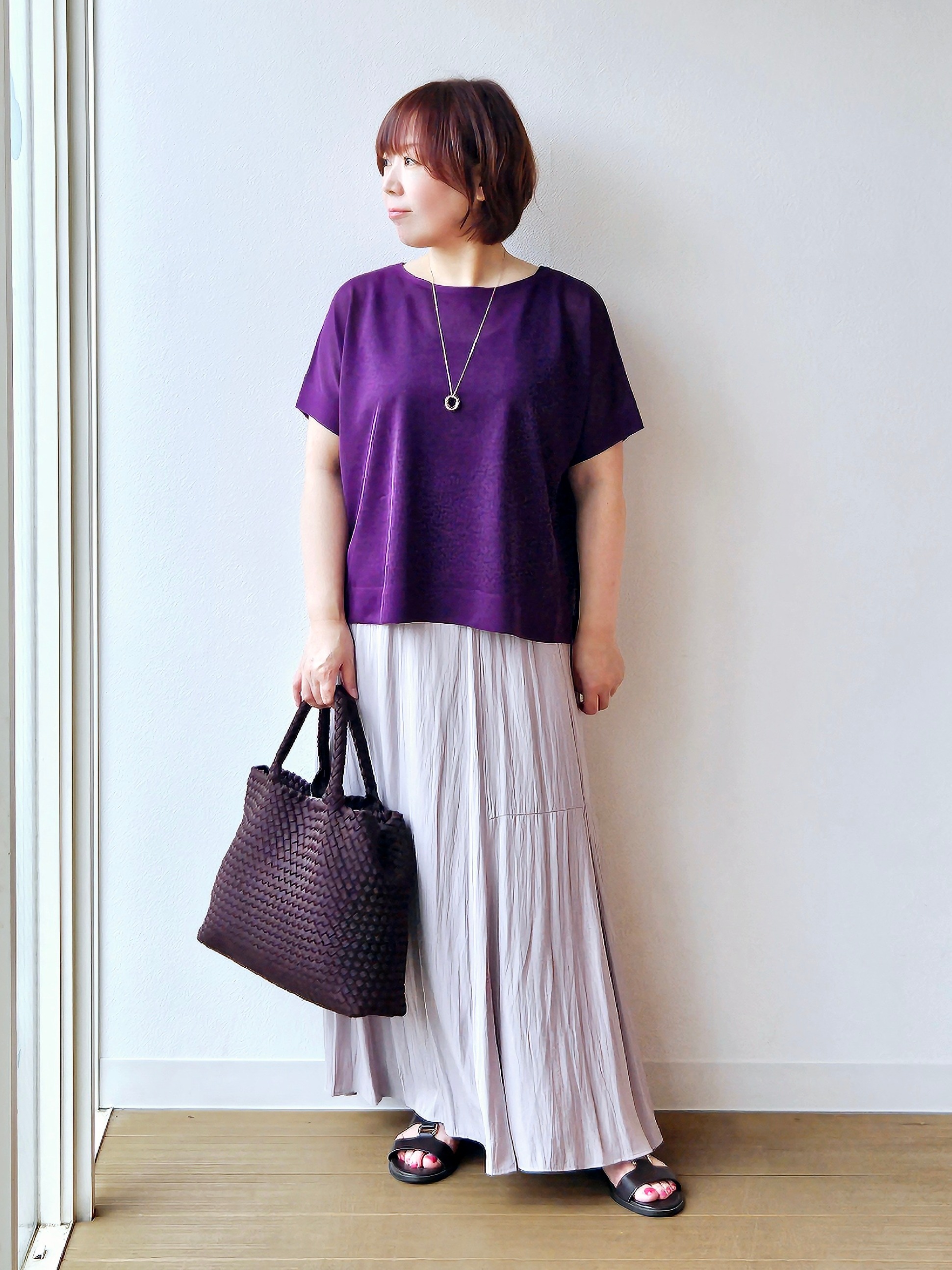 やじまさんの「UNTITLED｜【アンサンブル可/品のある透け感】Tシャツ風ニットトップス」を使ったコーディネート