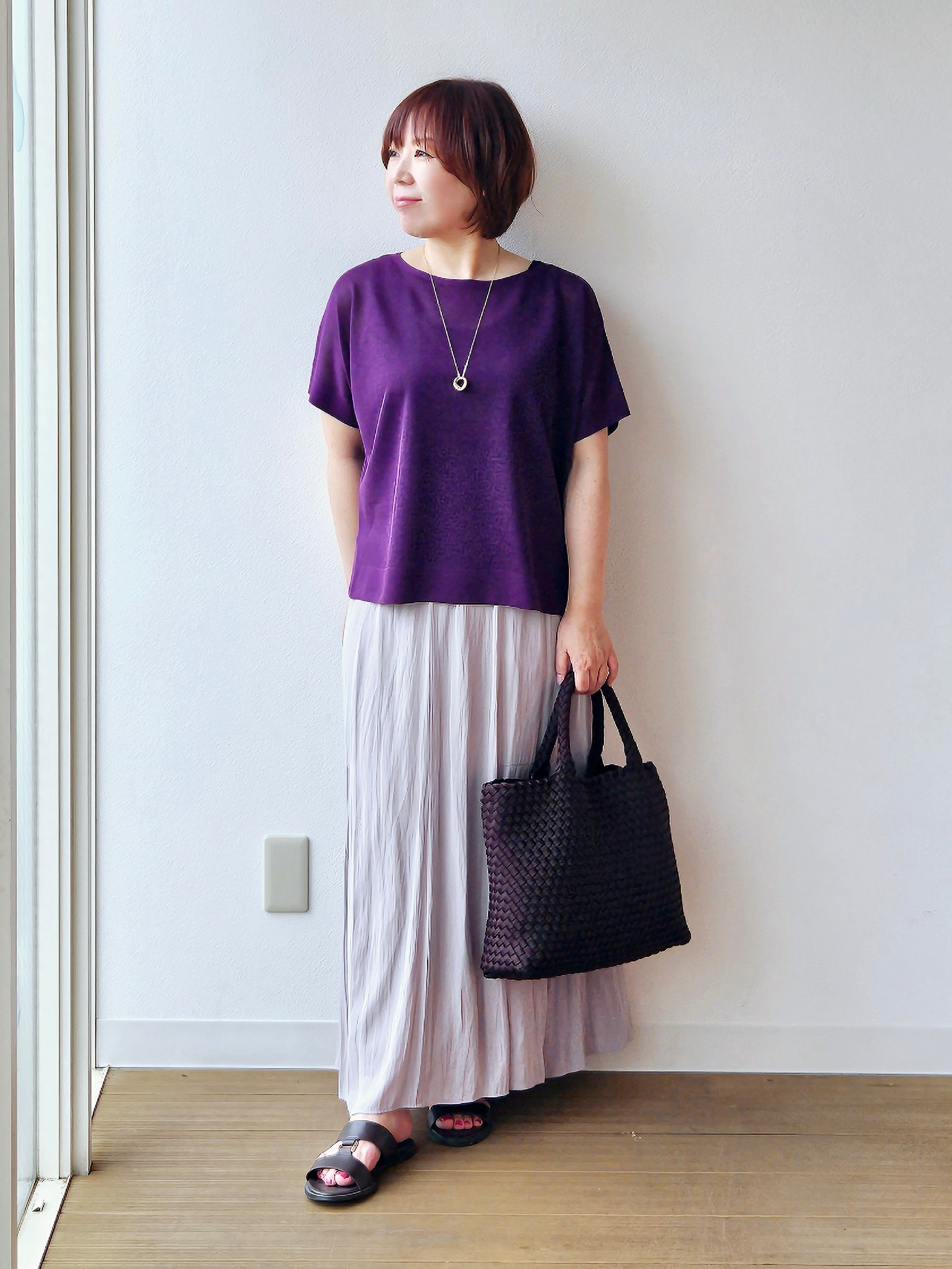 やじまさんの「UNTITLED｜【アンサンブル可/品のある透け感】Tシャツ風ニットトップス」を使ったコーディネート