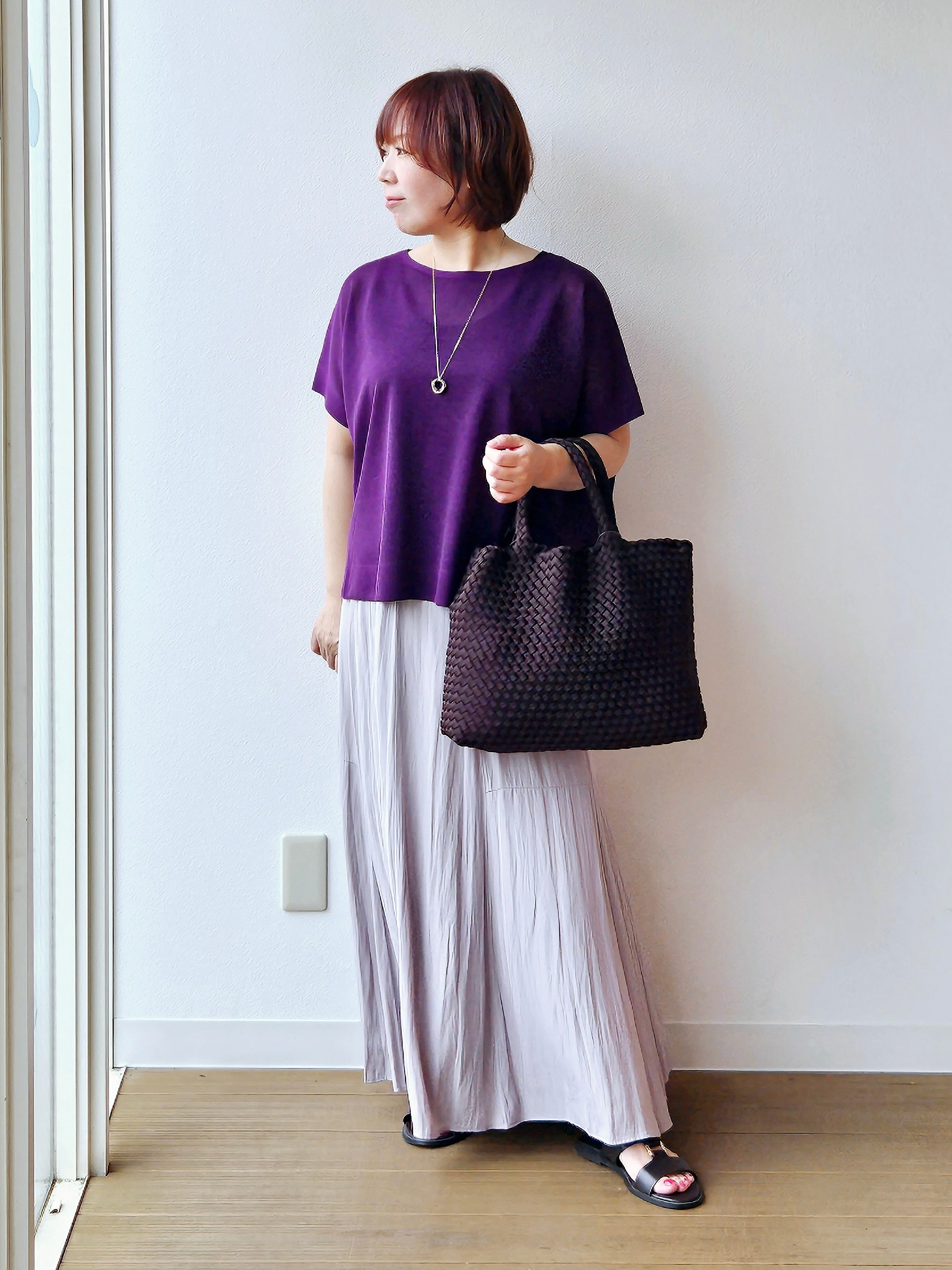 やじまさんの「UNTITLED｜【アンサンブル可/品のある透け感】Tシャツ風ニットトップス」を使ったコーディネート