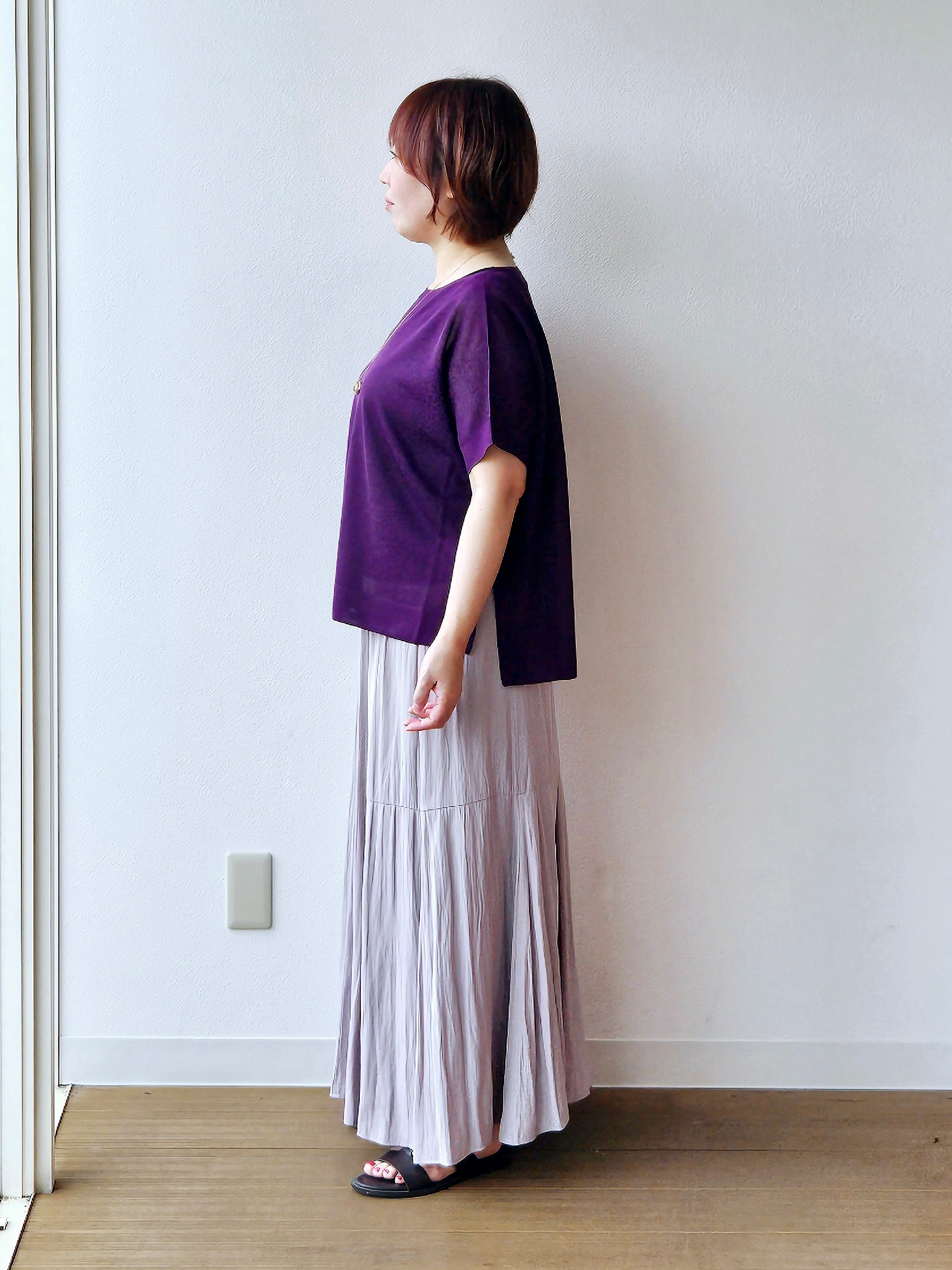やじまさんの「UNTITLED｜【アンサンブル可/品のある透け感】Tシャツ風ニットトップス」を使ったコーディネート
