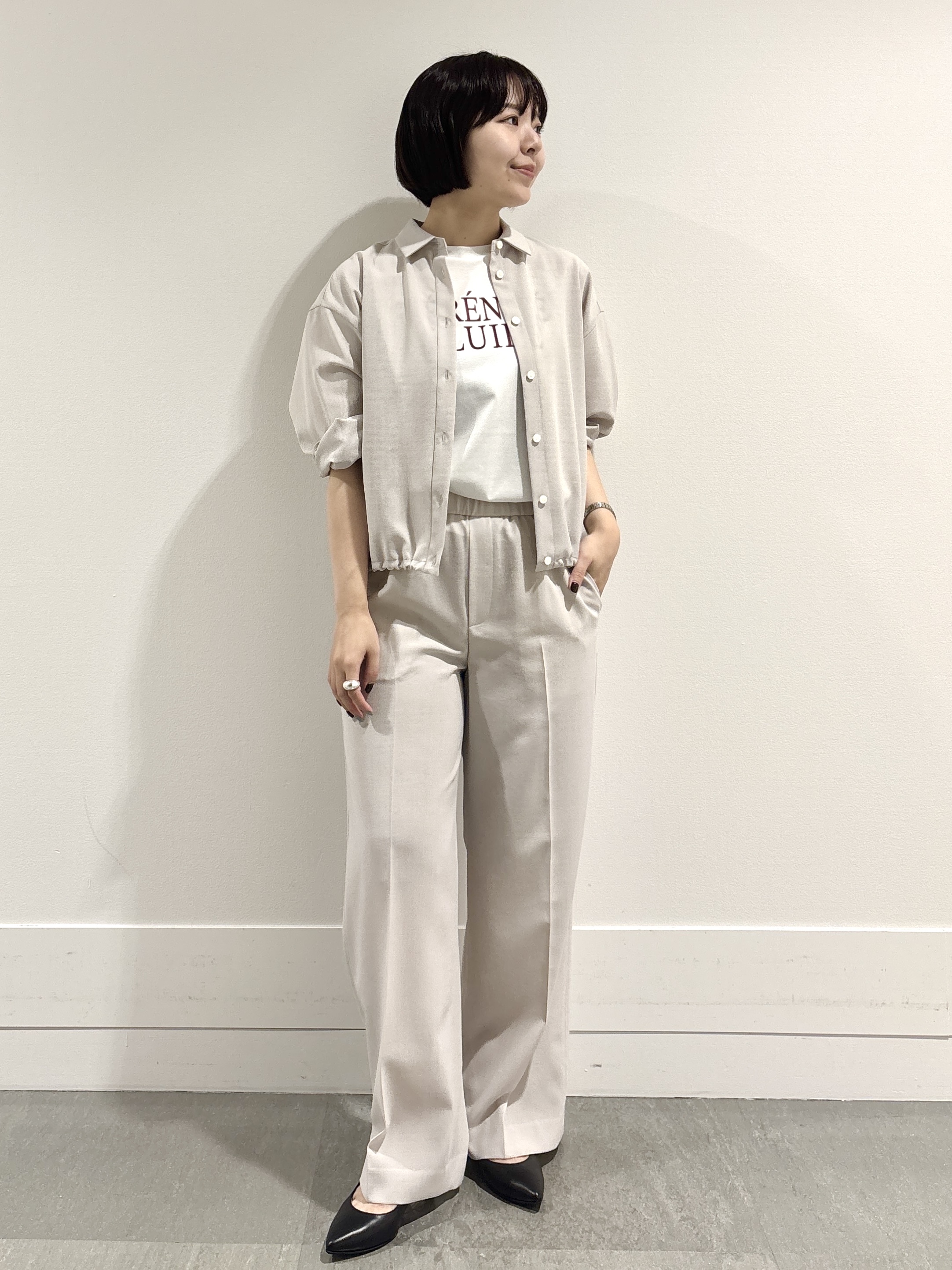 モエカさんの「UNTITLED｜【セットアップ可/UVカット/接触冷感】エアリークールドロストシャツ」を使ったコーディネート
