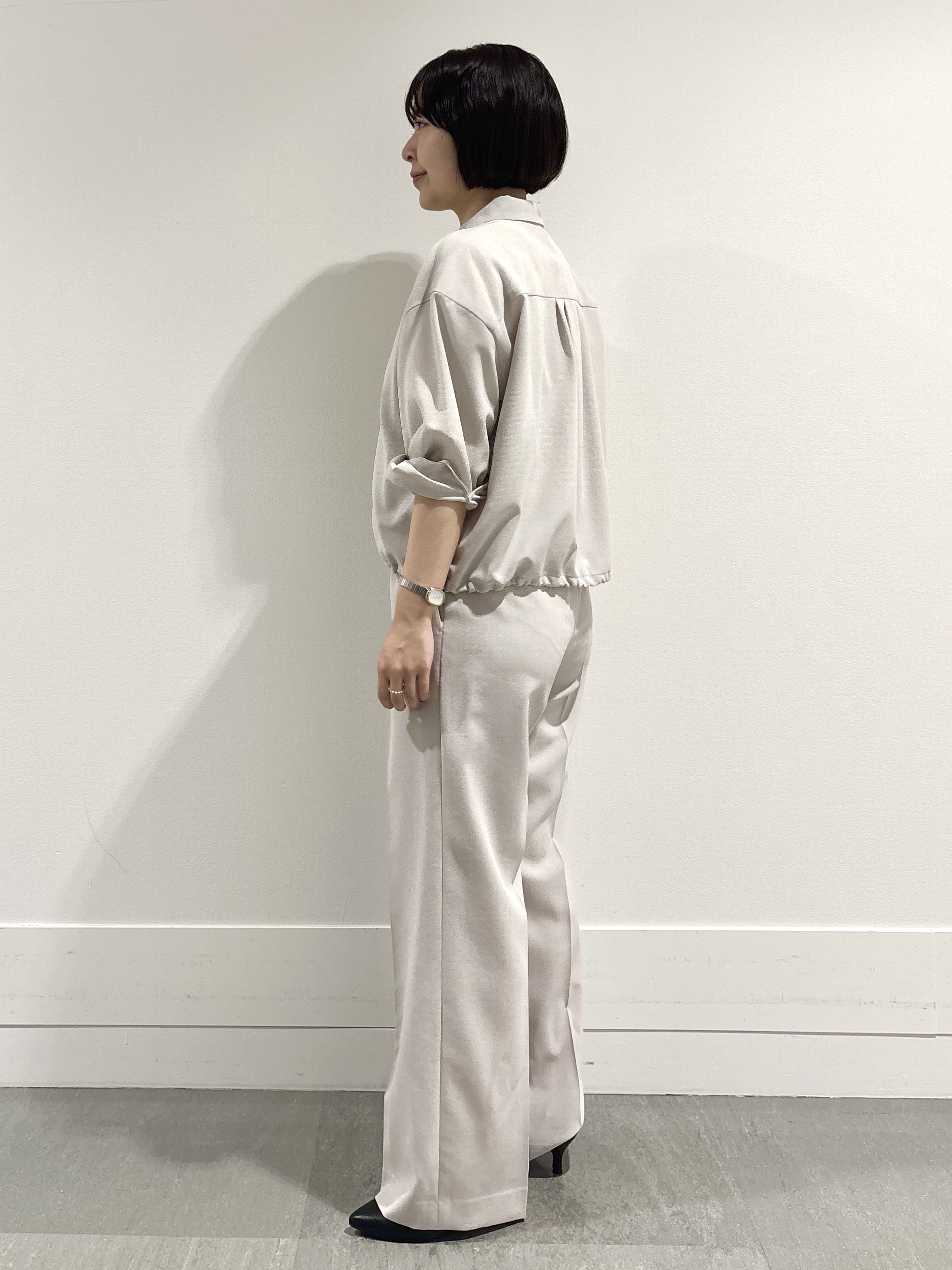 モエカさんの「UNTITLED｜【セットアップ可/UVカット/接触冷感】エアリークールドロストシャツ」を使ったコーディネート