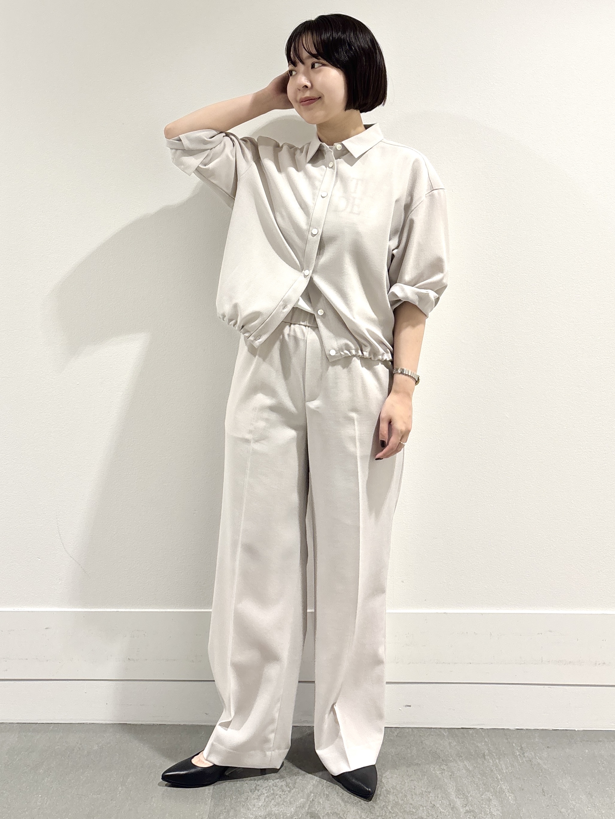 モエカさんの「UNTITLED｜【セットアップ可/UVカット/接触冷感】エアリークールドロストシャツ」を使ったコーディネート