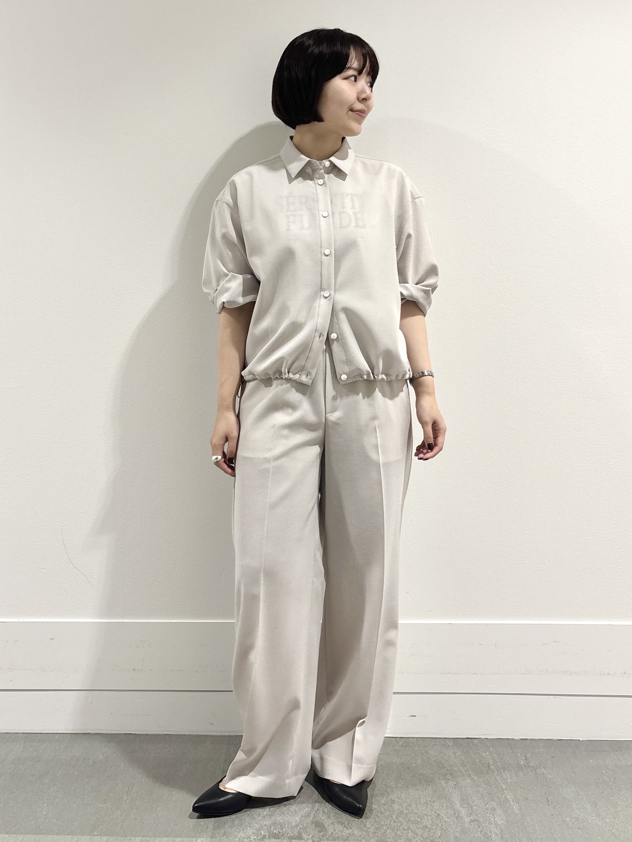 モエカさんの「UNTITLED｜【セットアップ可/UVカット/接触冷感】エアリークールドロストシャツ」を使ったコーディネート