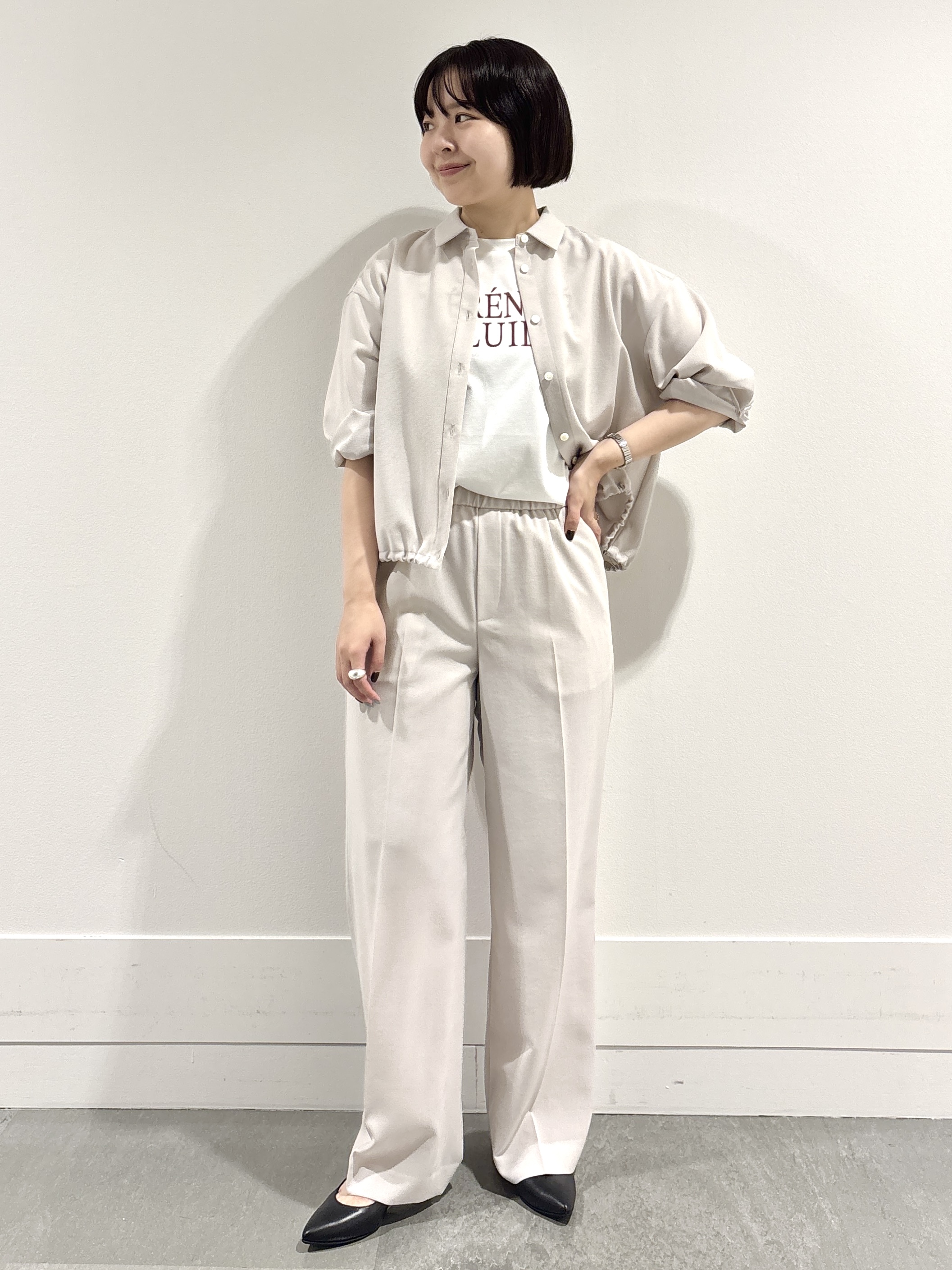 モエカさんの「UNTITLED｜【セットアップ可/UVカット/接触冷感】エアリークールドロストシャツ」を使ったコーディネート