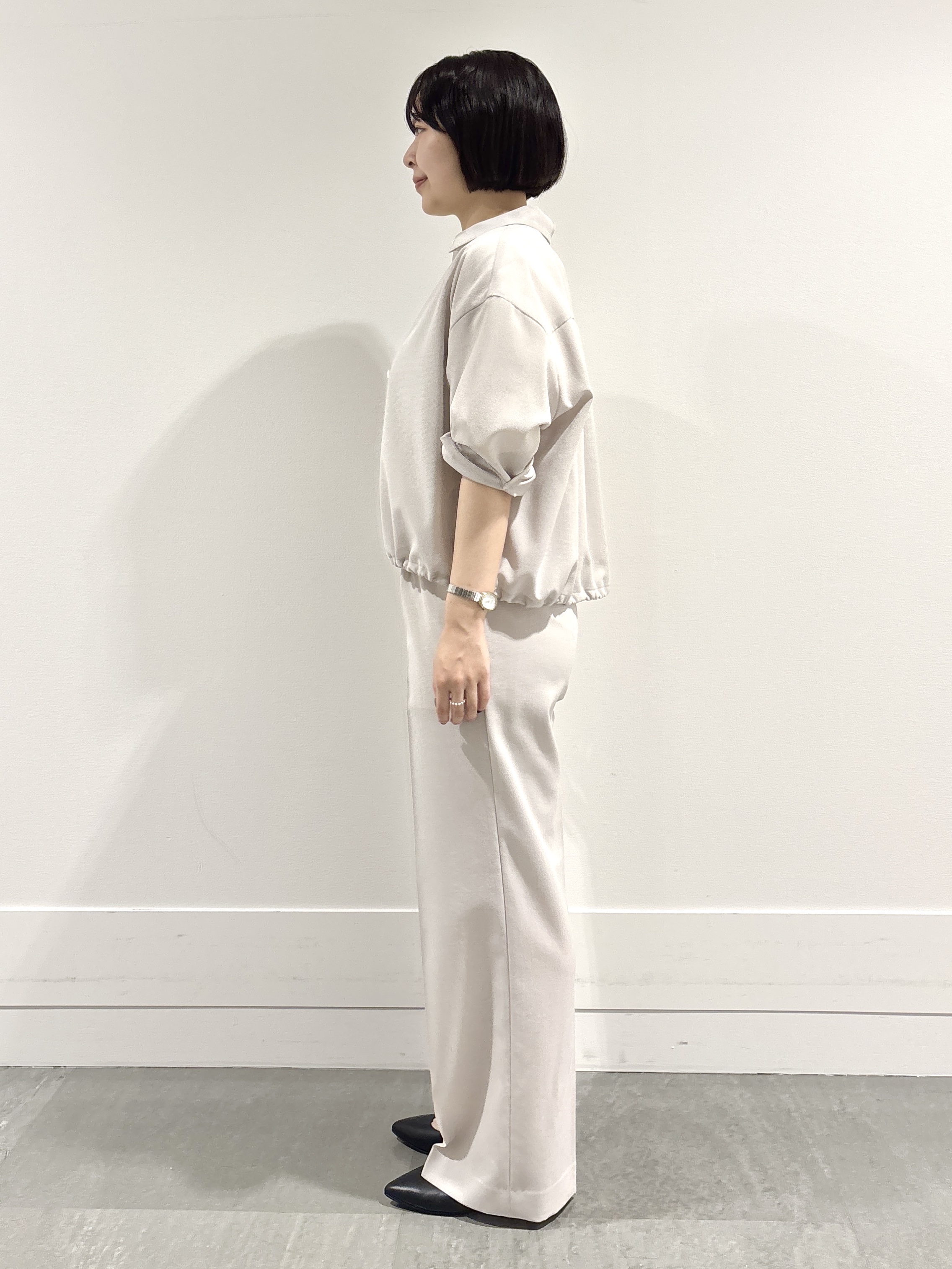 モエカさんの「UNTITLED｜【セットアップ可/UVカット/接触冷感】エアリークールドロストシャツ」を使ったコーディネート