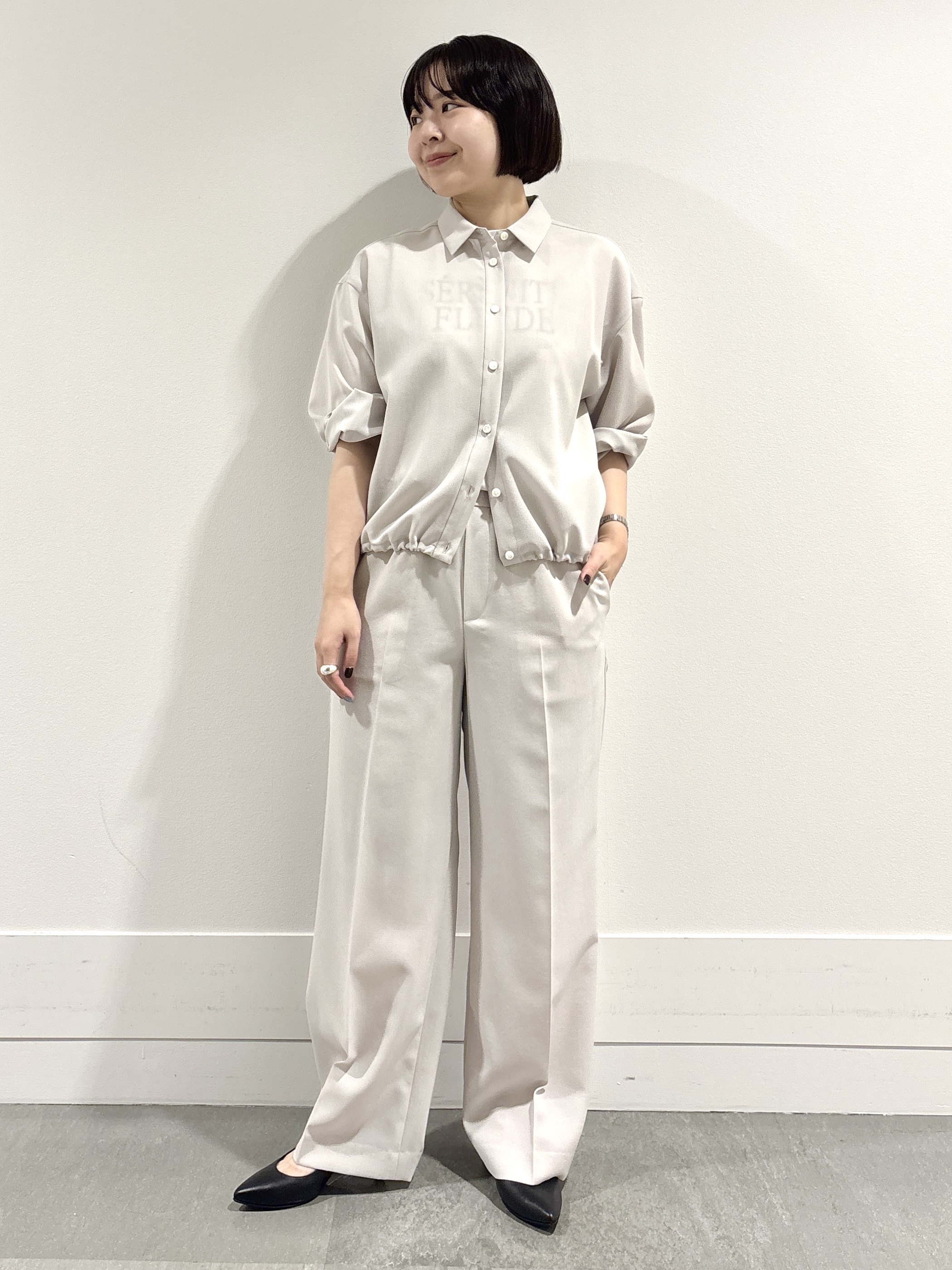 モエカさんの「UNTITLED｜【セットアップ可/UVカット/接触冷感】エアリークールドロストシャツ」を使ったコーディネート
