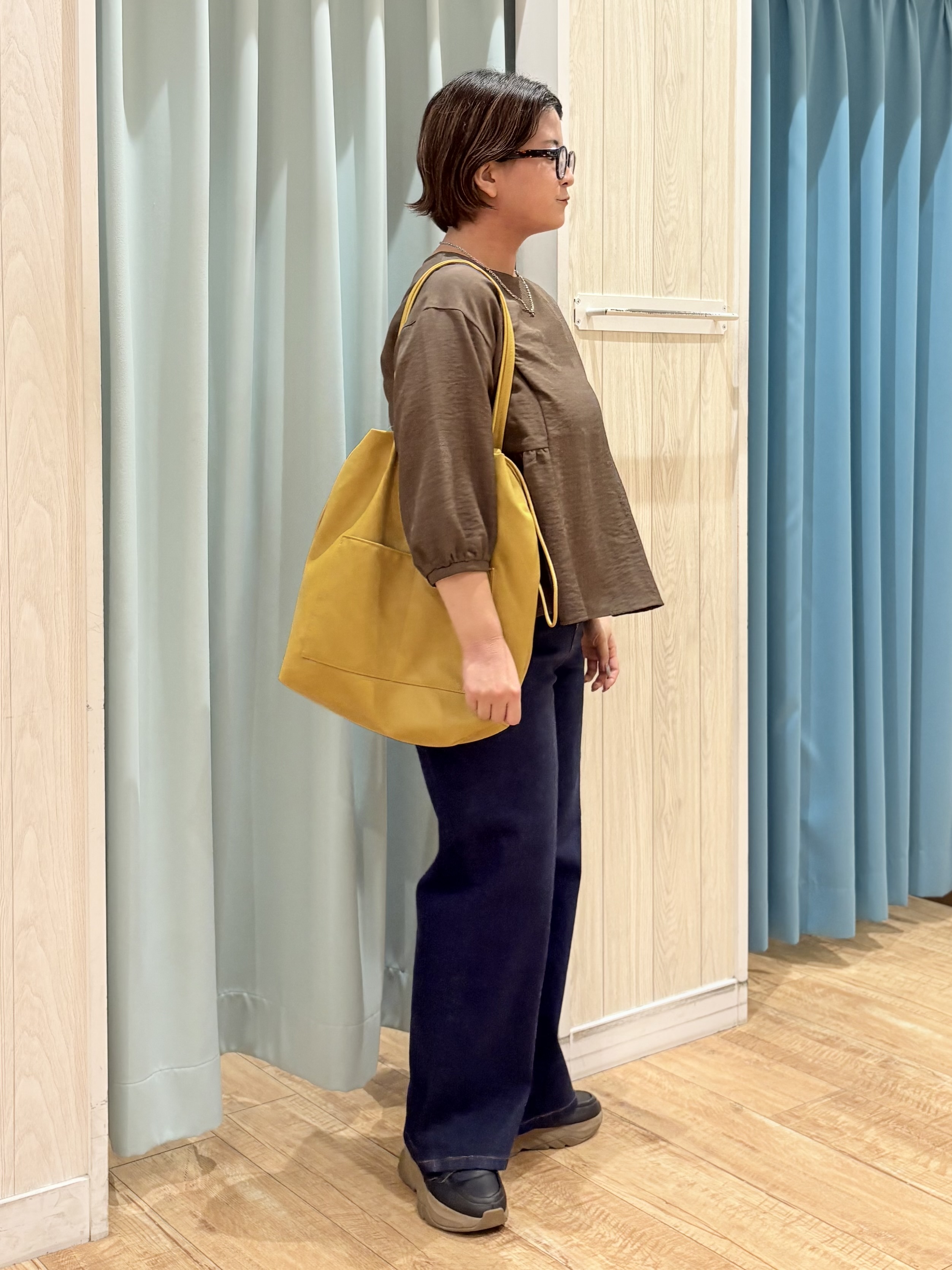 砂糖さんの「SHOO･LA･RUE｜【S-LL/洗濯機可/体型カバー】サイドギャザーで後ろも魅せる 7分袖ペプラムブラウス」を使ったコーディネート