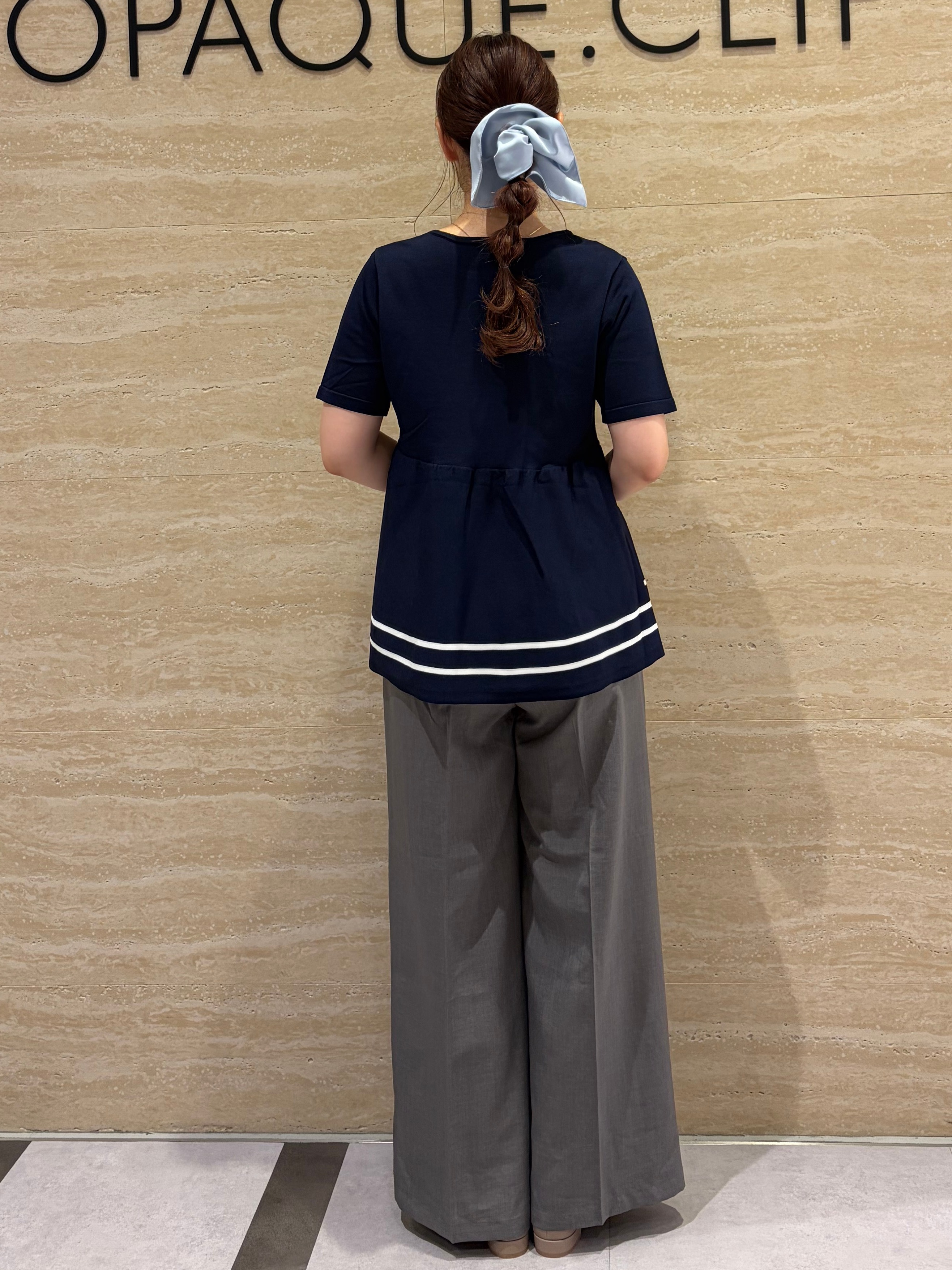 みやさんの「OPAQUE.CLIP｜【UVケア】裾ラインペプラムニット《洗濯機OK》」を使ったコーディネート