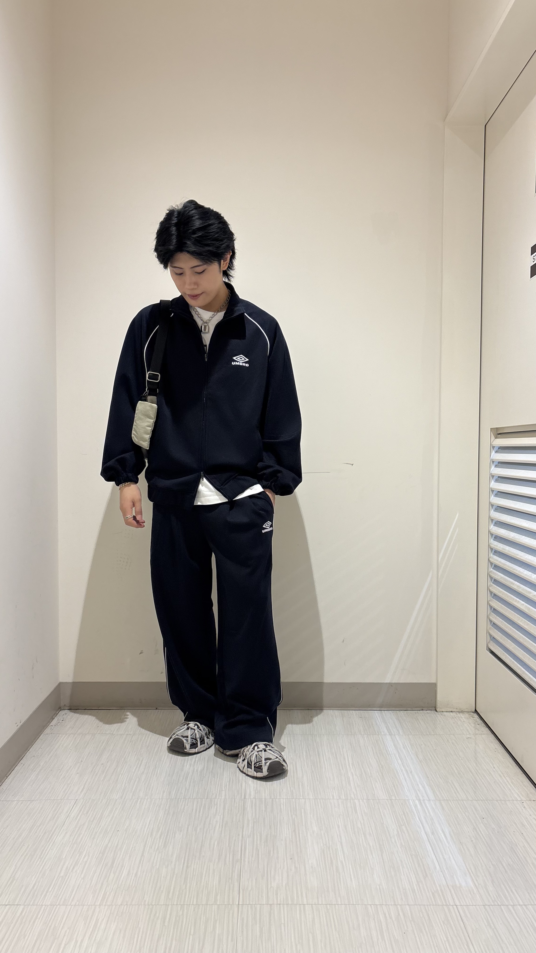 辻一樹さんの「tk.TAKEO KIKUCHI｜【UMBROコラボ】2WAYトラックジャケット／セットアップOK」を使ったコーディネート