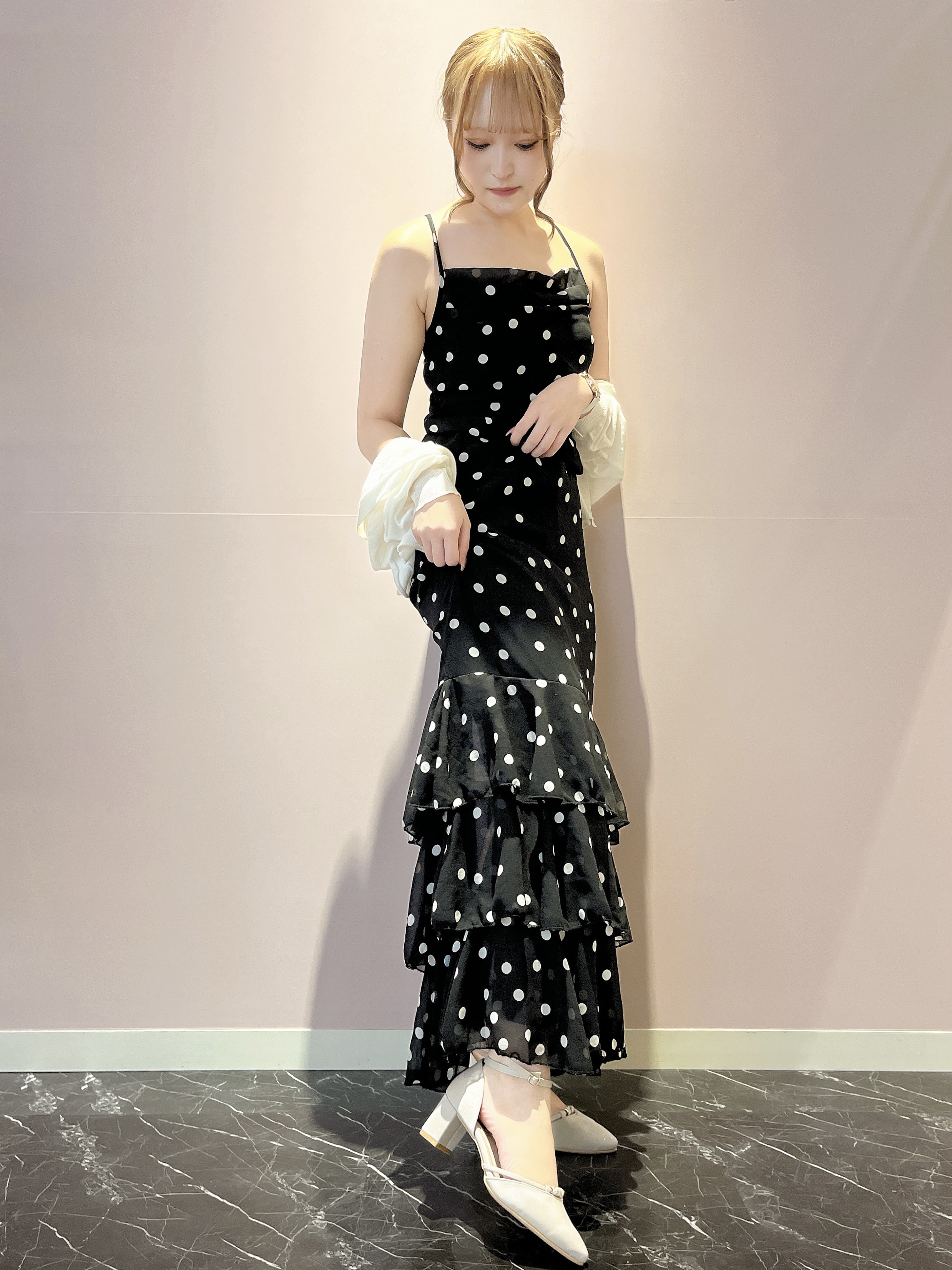 このかさんの「ESPERANZA｜ジュエルセパレートパンプス」を使ったコーディネート