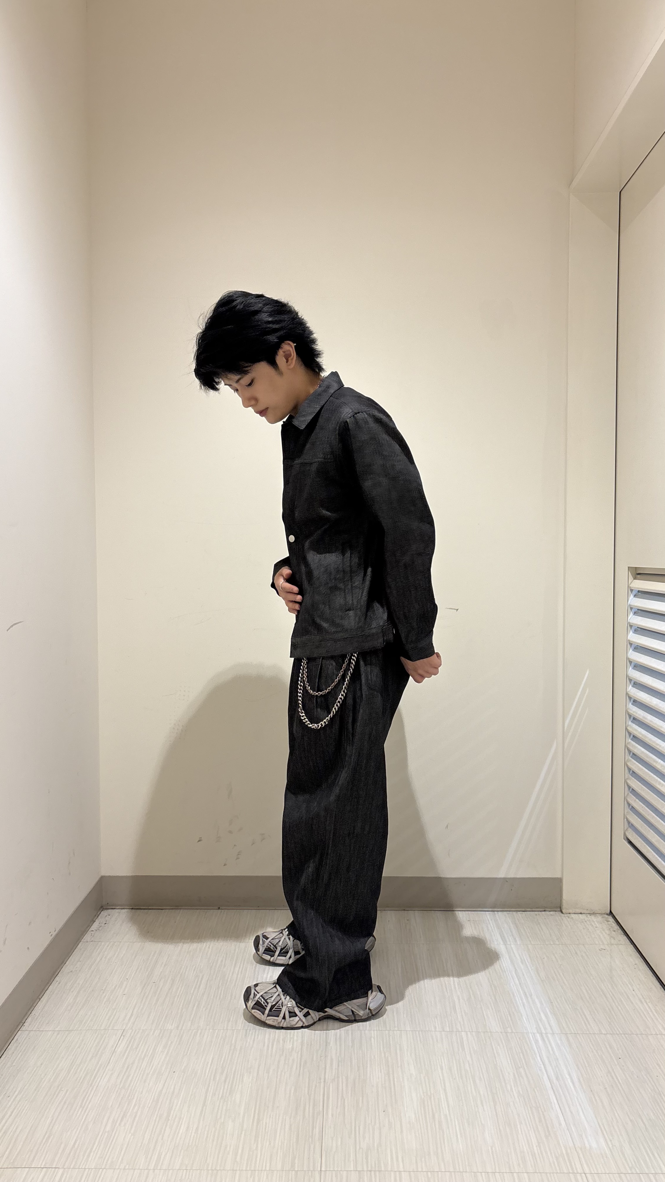 辻一樹さんの「tk.TAKEO KIKUCHI｜【色褪せしにくいデニム/セットアップ対応可】Comfy Fadeless Denim Seriesデ」を使ったコーディネート