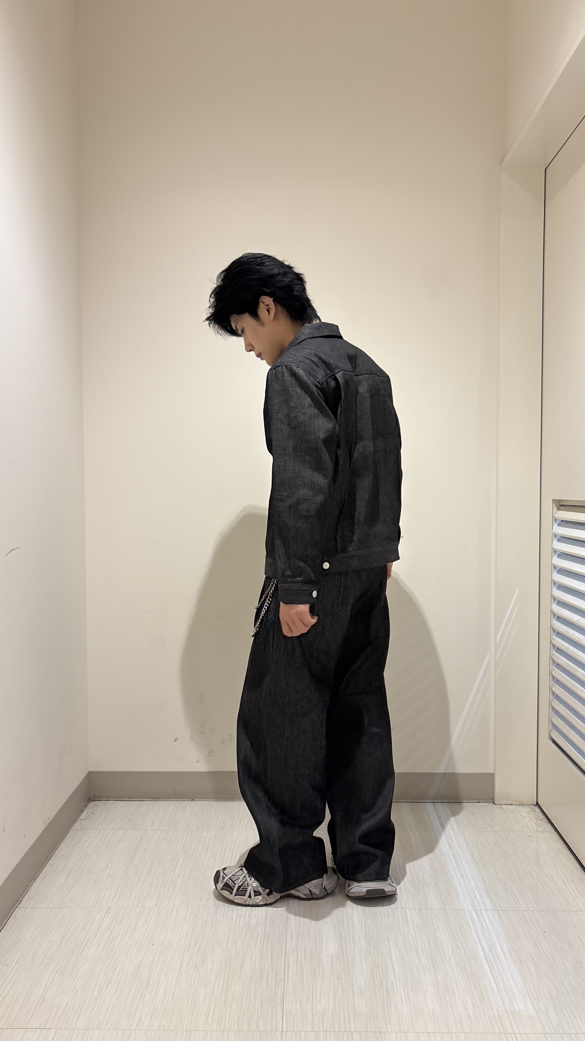 辻一樹さんの「tk.TAKEO KIKUCHI｜【色褪せしにくいデニム/セットアップ対応可】Comfy Fadeless Denim Seriesデ」を使ったコーディネート