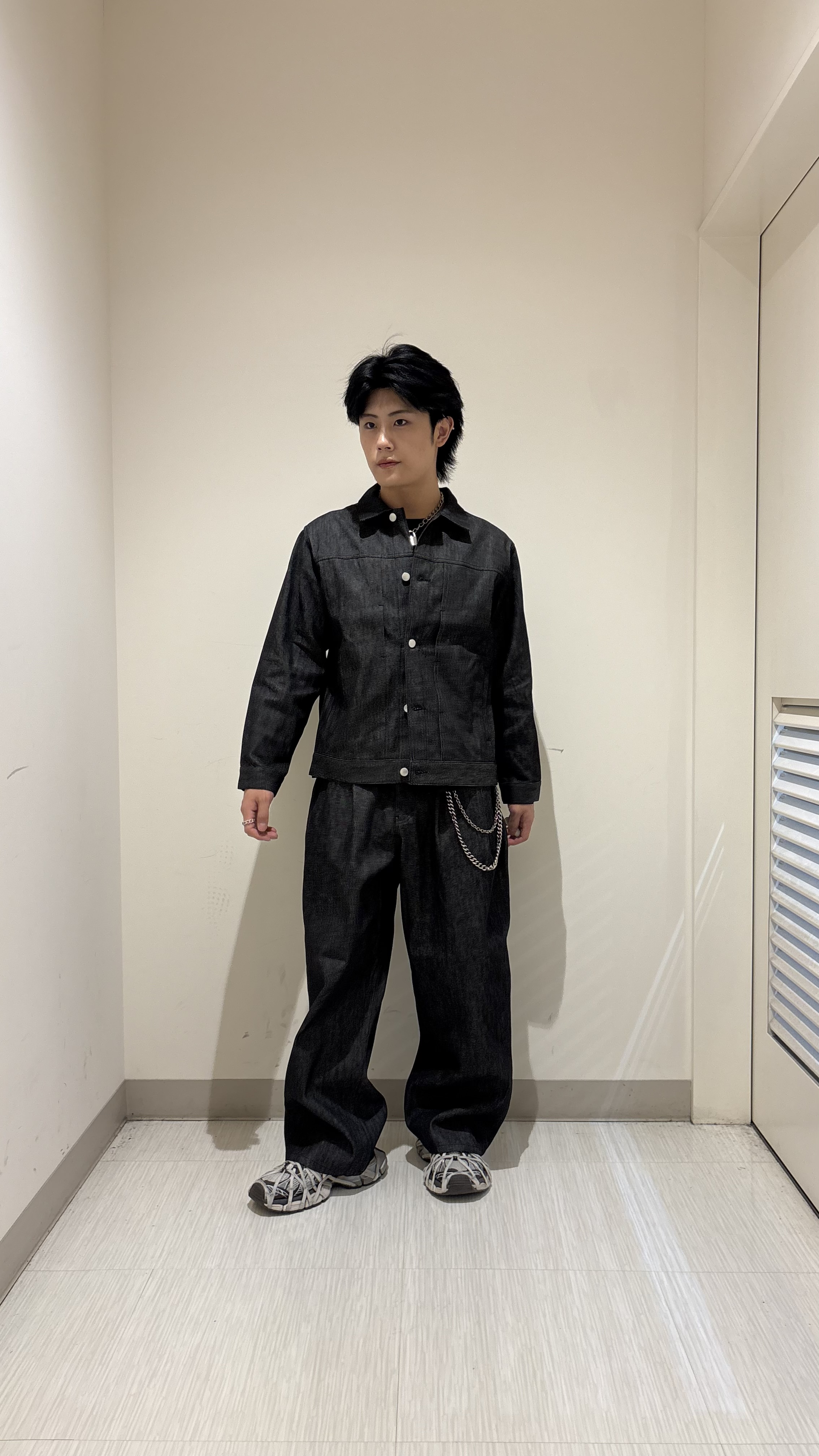 辻一樹さんの「tk.TAKEO KIKUCHI｜【色褪せしにくいデニム/セットアップ対応可】Comfy Fadeless Denim Seriesデ」を使ったコーディネート