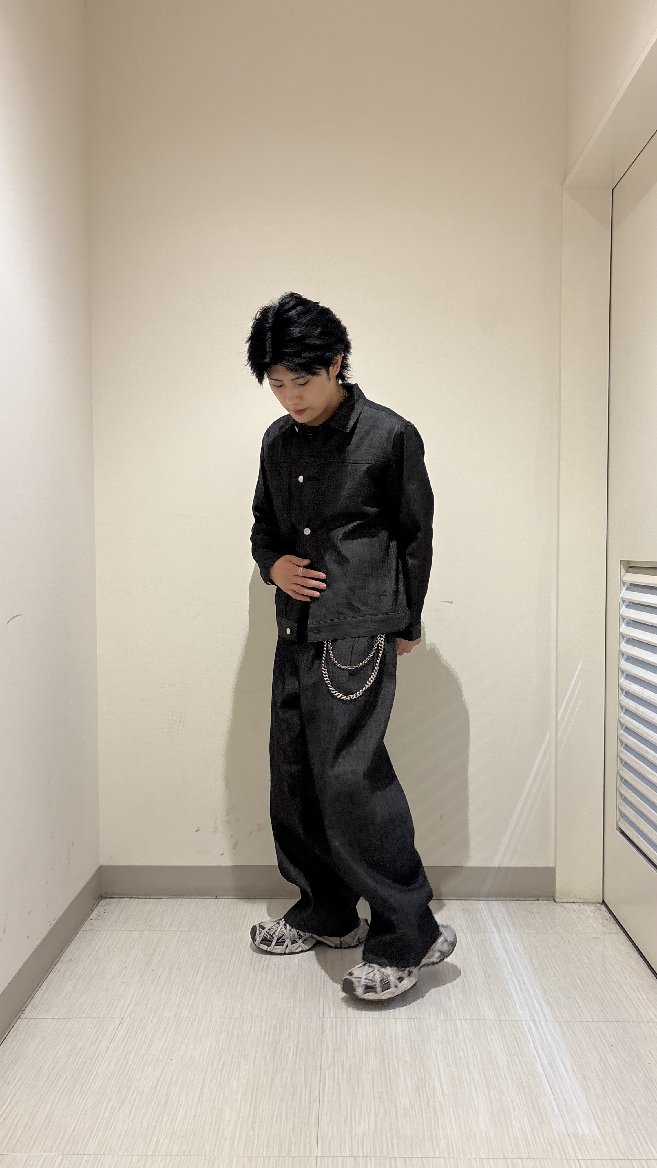 辻一樹さんの「tk.TAKEO KIKUCHI｜【色褪せしにくいデニム/セットアップ対応可】Comfy Fadeless Denim Seriesデ」を使ったコーディネート