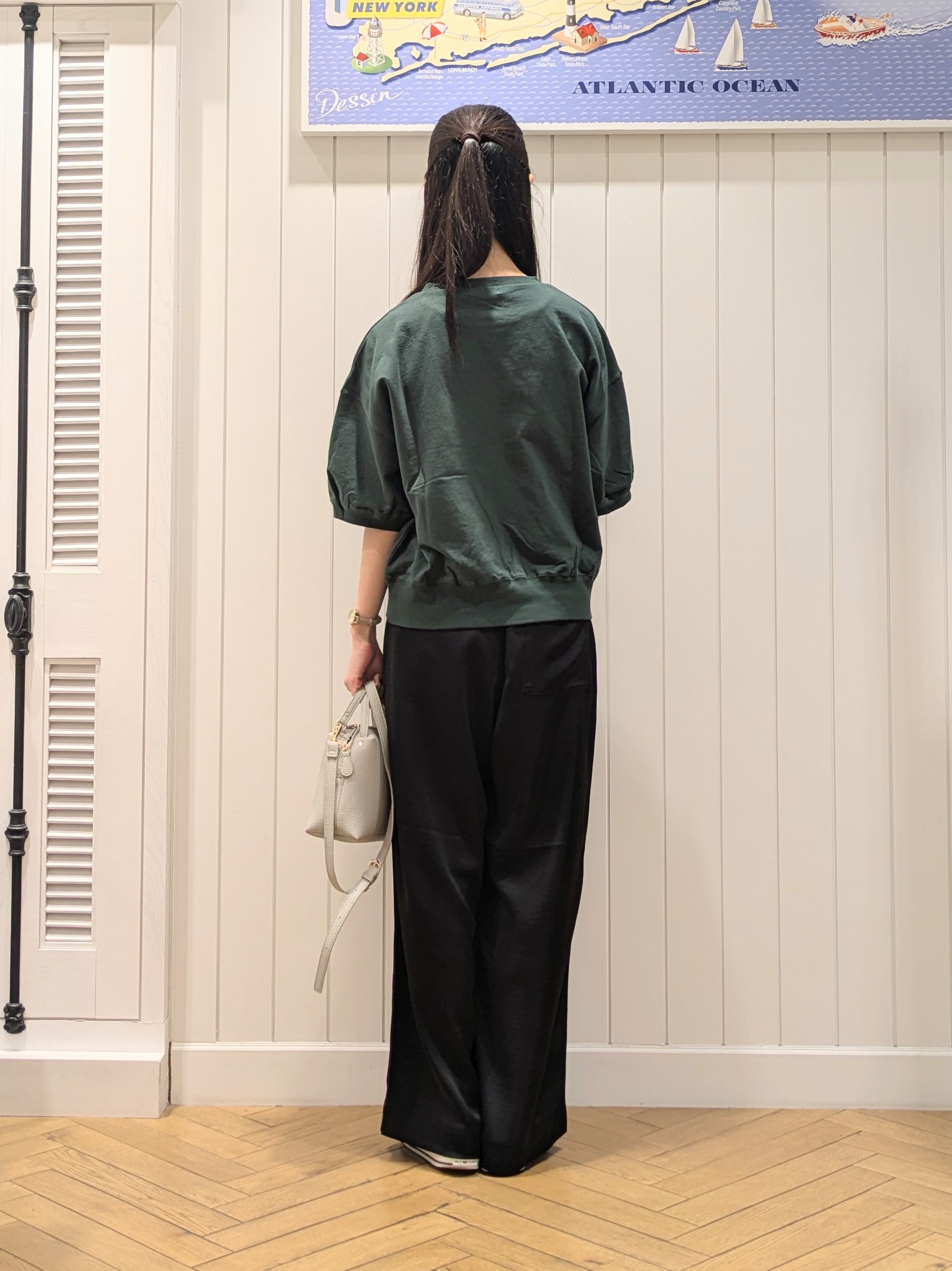 冨澤麻里さんの「Dessin｜ハーフスリーブロゴプルオーバー」を使ったコーディネート