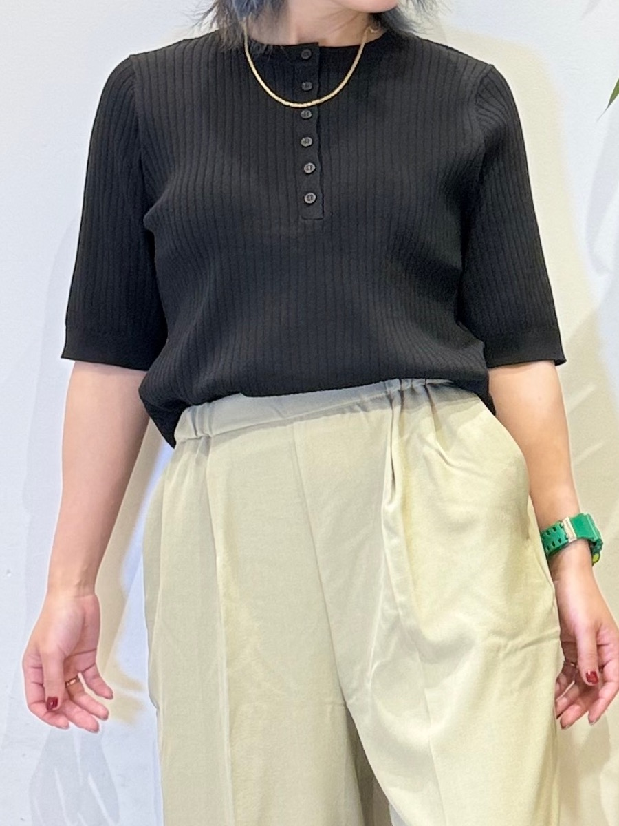 misakiさんの「SHOO･LA･RUE｜【S-LL】抜け感ある着こなしに ヘンリーネック リブニット」を使ったコーディネート