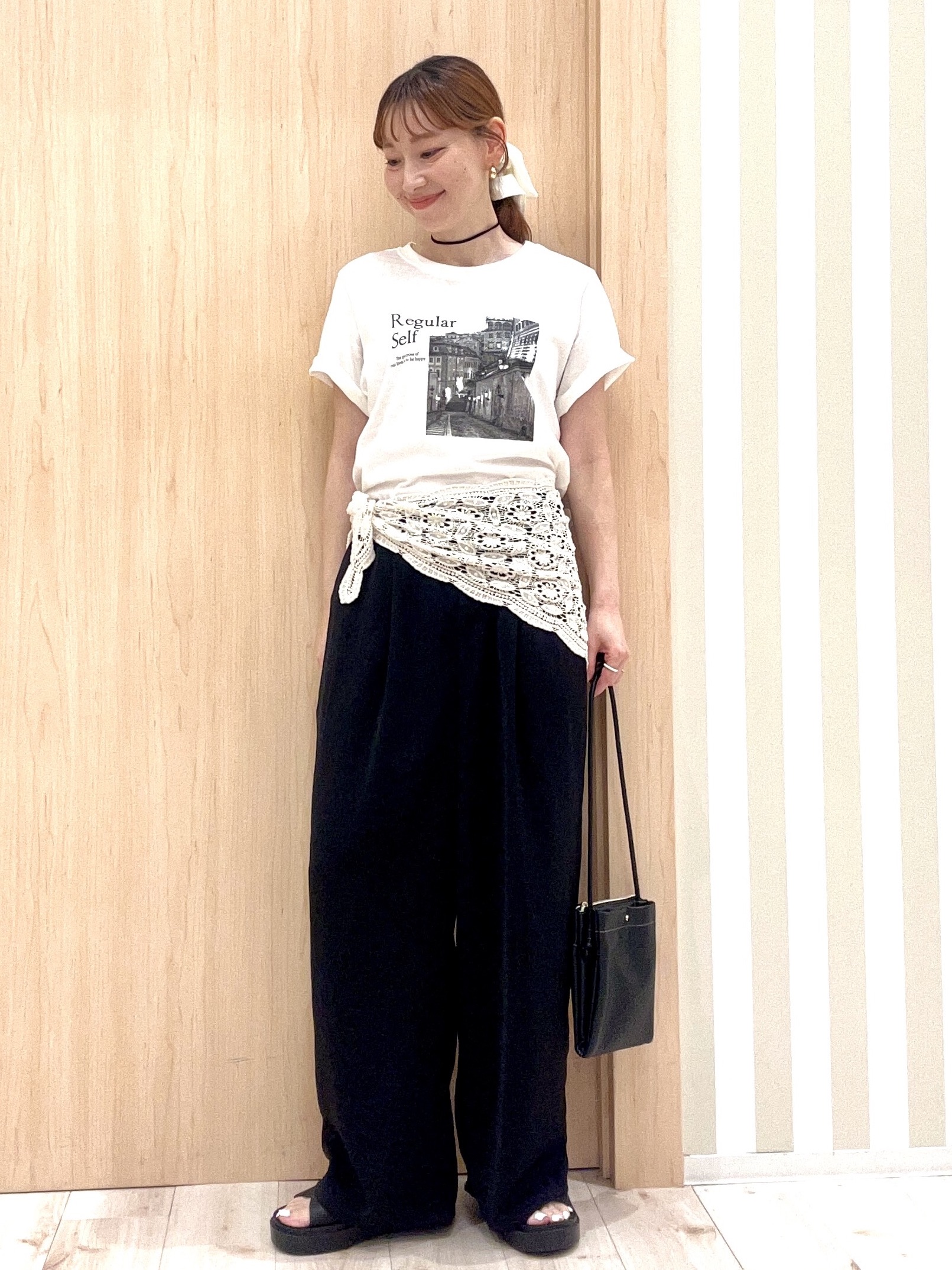 ririさんの「SHOO･LA･RUE｜【ひんやり/S-LL/洗濯機可】真夏に着たい 大人のベーシックカラープリントTシャツ」を使ったコーディネート
