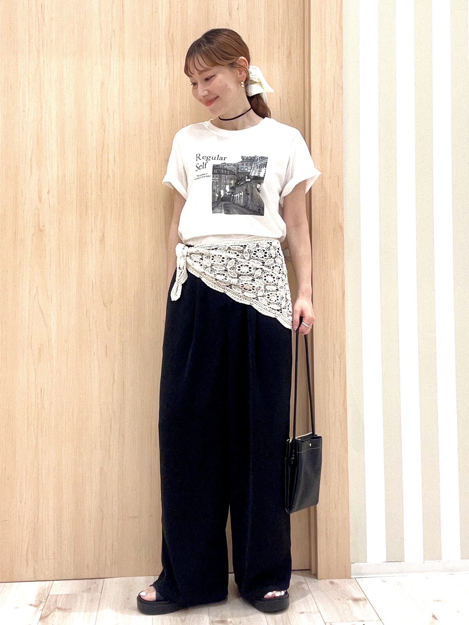 ririさんの「SHOO･LA･RUE｜【ひんやり/S-LL/洗濯機可】真夏に着たい 大人のベーシックカラープリントTシャツ」を使ったコーディネート