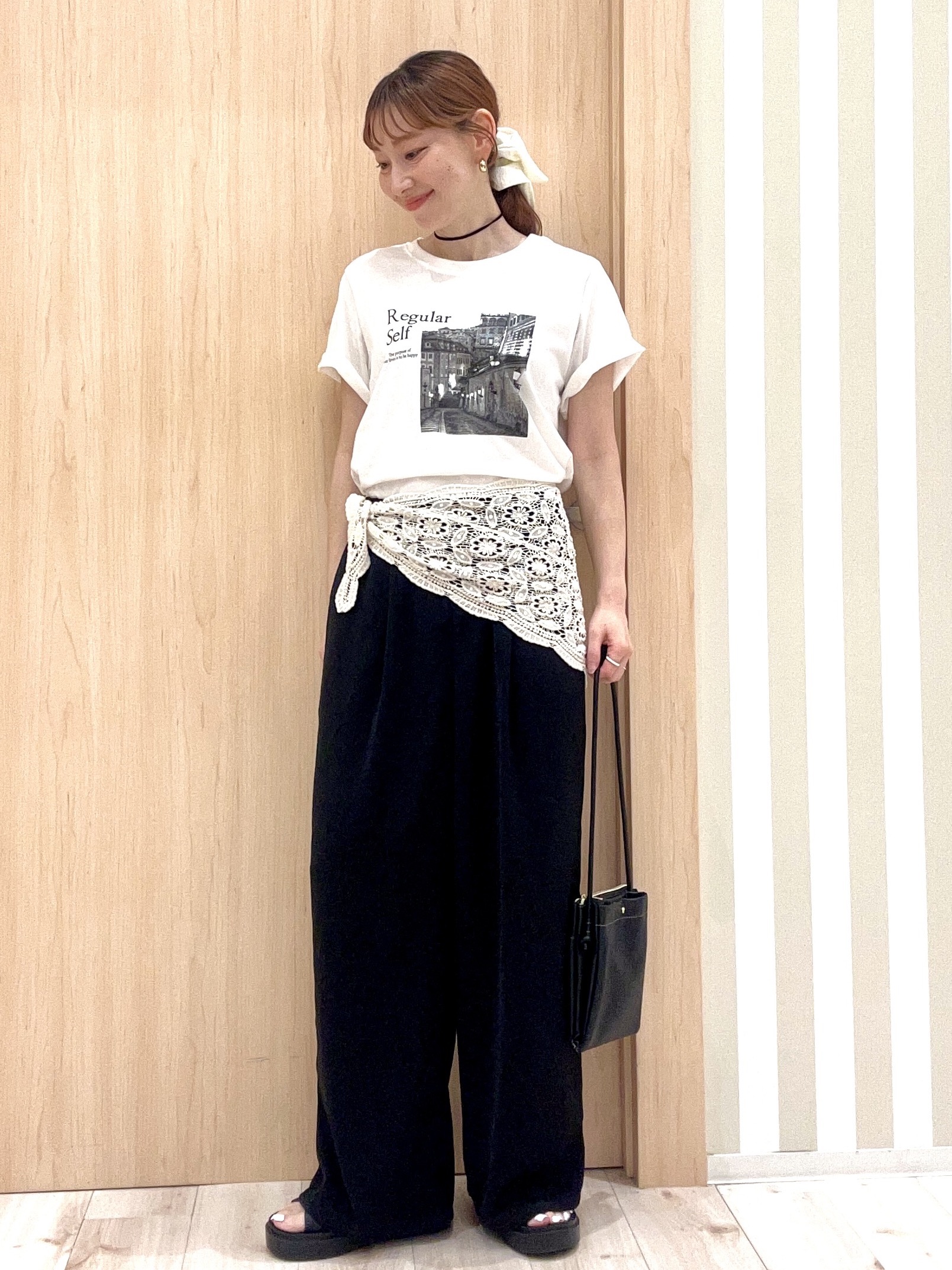 ririさんの「SHOO･LA･RUE｜【ひんやり/S-LL/洗濯機可】真夏に着たい 大人のベーシックカラープリントTシャツ」を使ったコーディネート