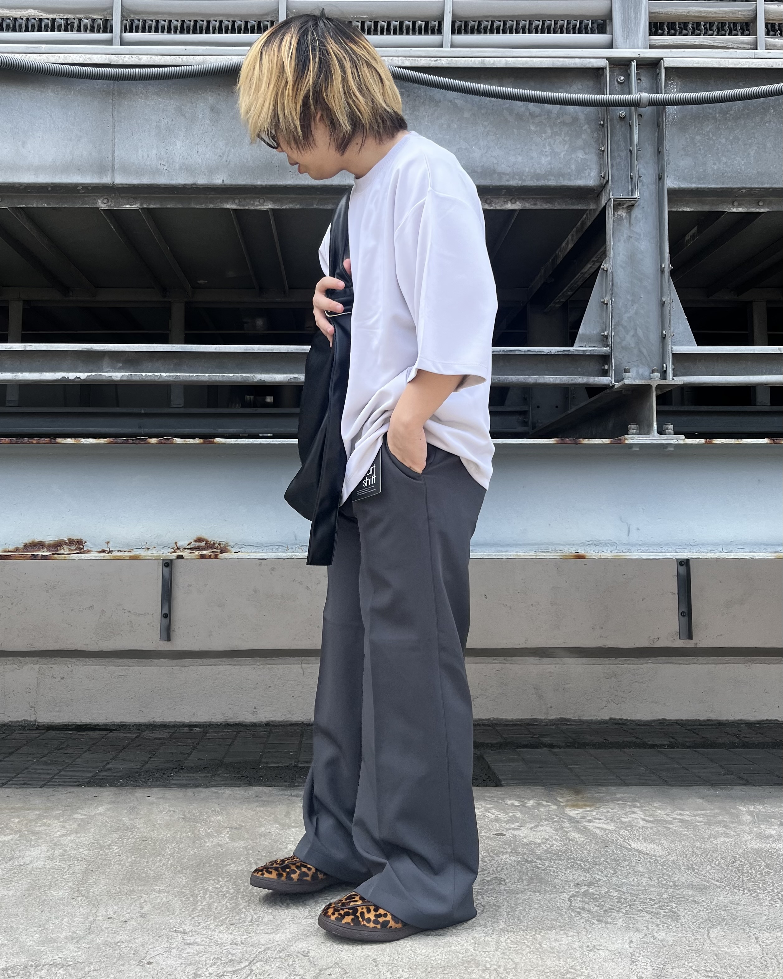 taigaさんの「tk.TAKEO KIKUCHI｜【防シワ／ストレッチ/セット対応可】smart shift seriesワイドストレートパンツ」を使ったコーディネート