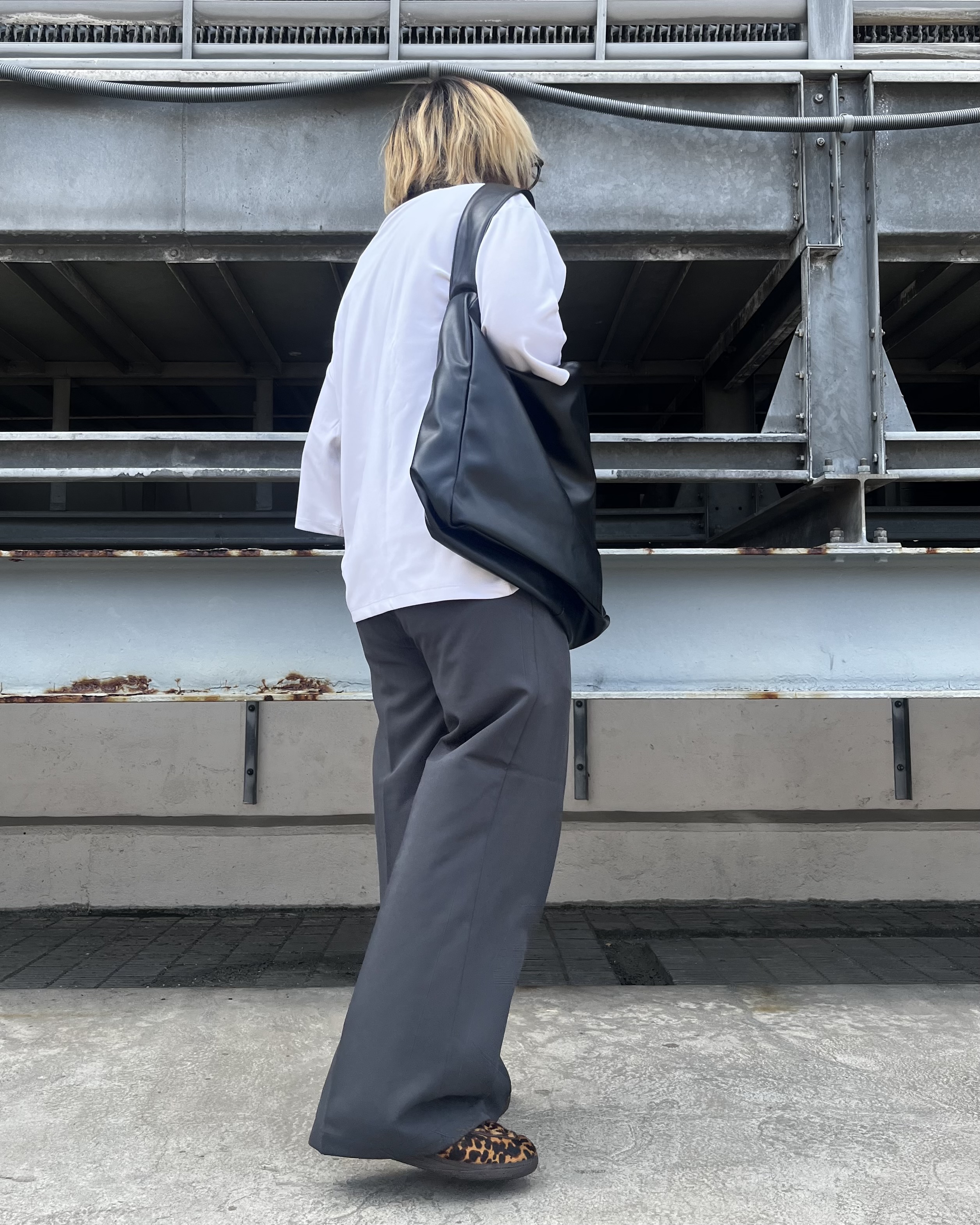 taigaさんの「tk.TAKEO KIKUCHI｜【防シワ／ストレッチ/セット対応可】smart shift seriesワイドストレートパンツ」を使ったコーディネート
