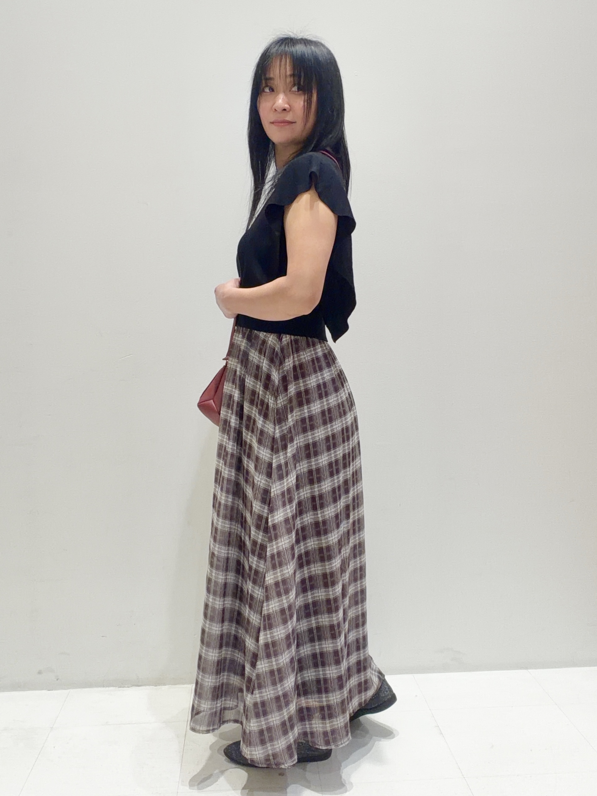 ゅぅさんの「grove｜【低身長さんも選べる着丈・洗濯機◎】1枚で華やか 肩フリルニットドッキングワンピース」を使ったコーディネート