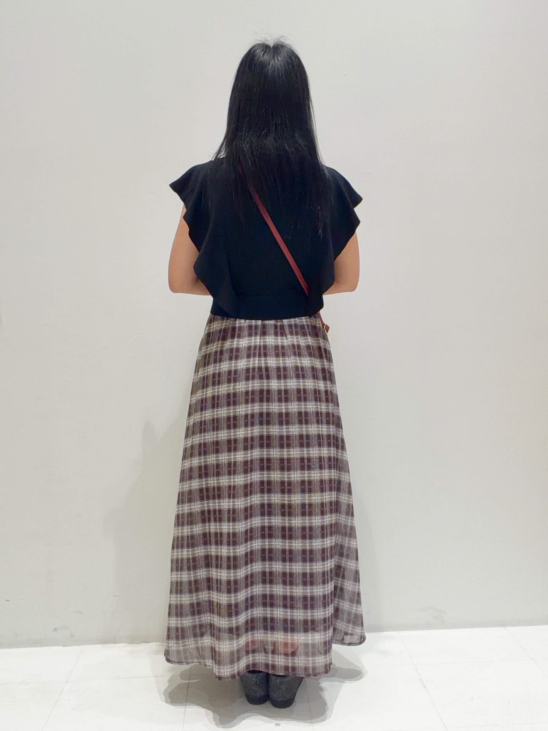 ゅぅさんの「grove｜【低身長さんも選べる着丈・洗濯機◎】1枚で華やか 肩フリルニットドッキングワンピース」を使ったコーディネート