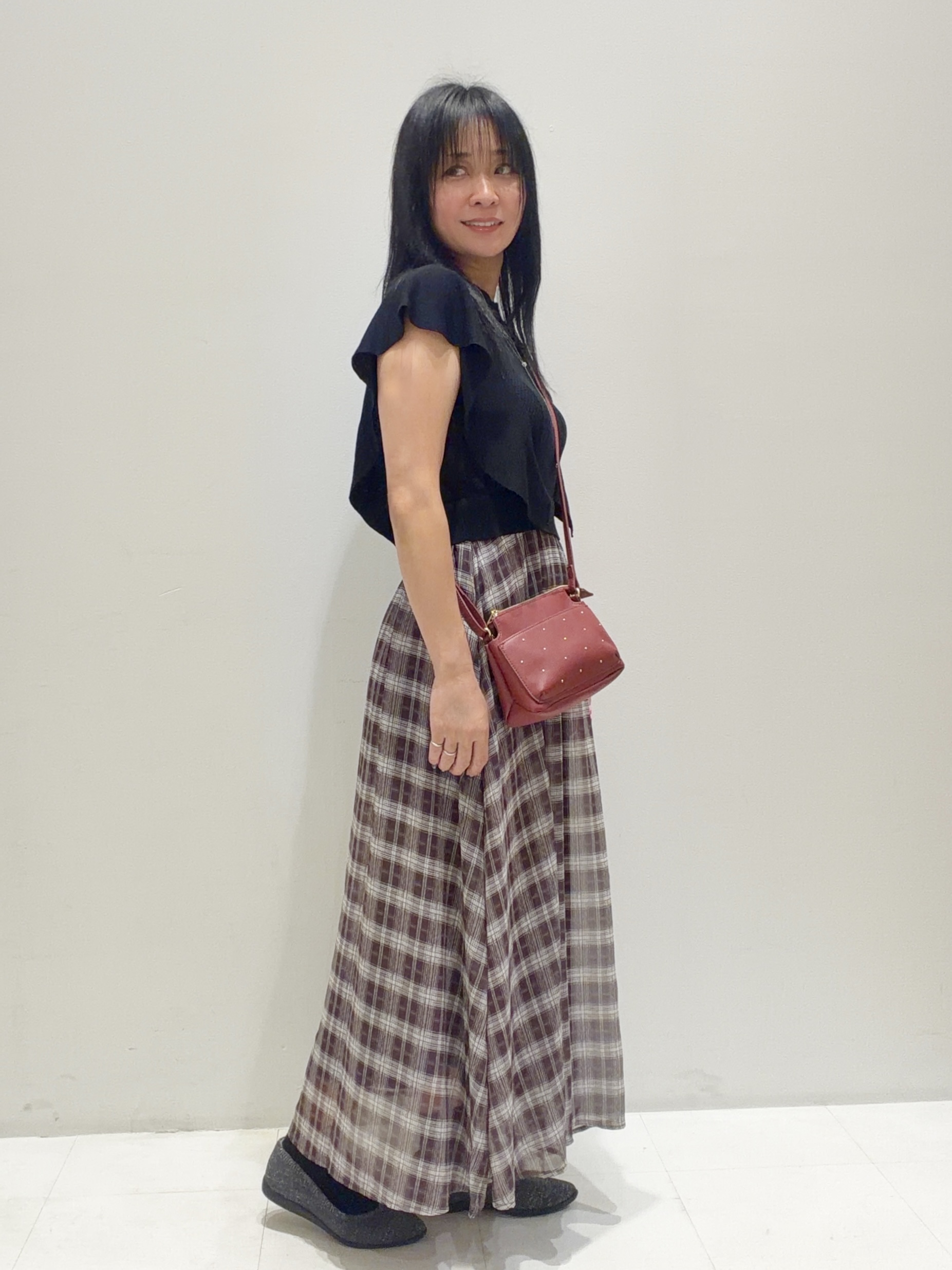 ゅぅさんの「grove｜【低身長さんも選べる着丈・洗濯機◎】1枚で華やか 肩フリルニットドッキングワンピース」を使ったコーディネート