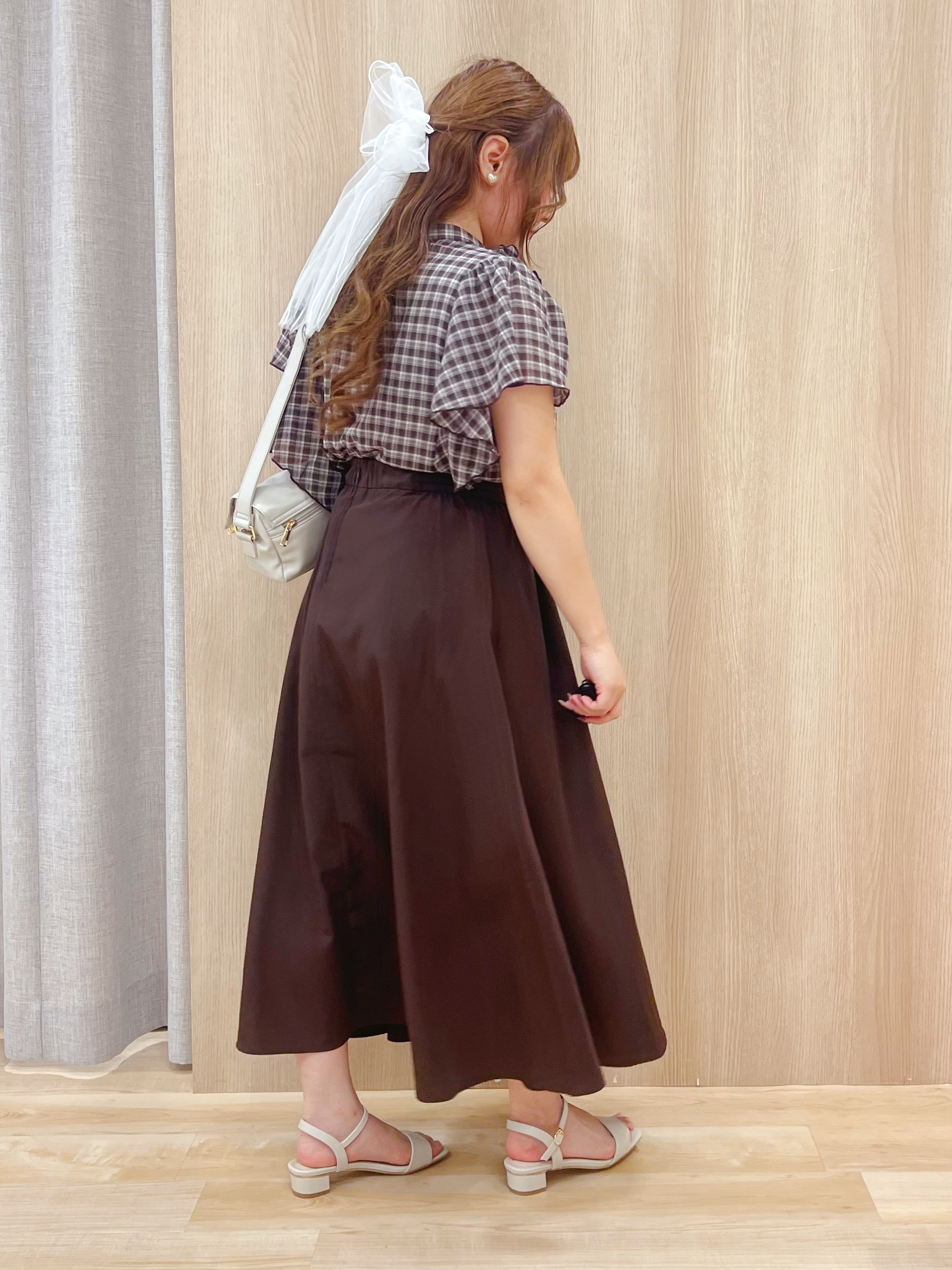みことさんの「grove｜1枚で着映えが叶う チェックラッフルフリルブラウス」を使ったコーディネート