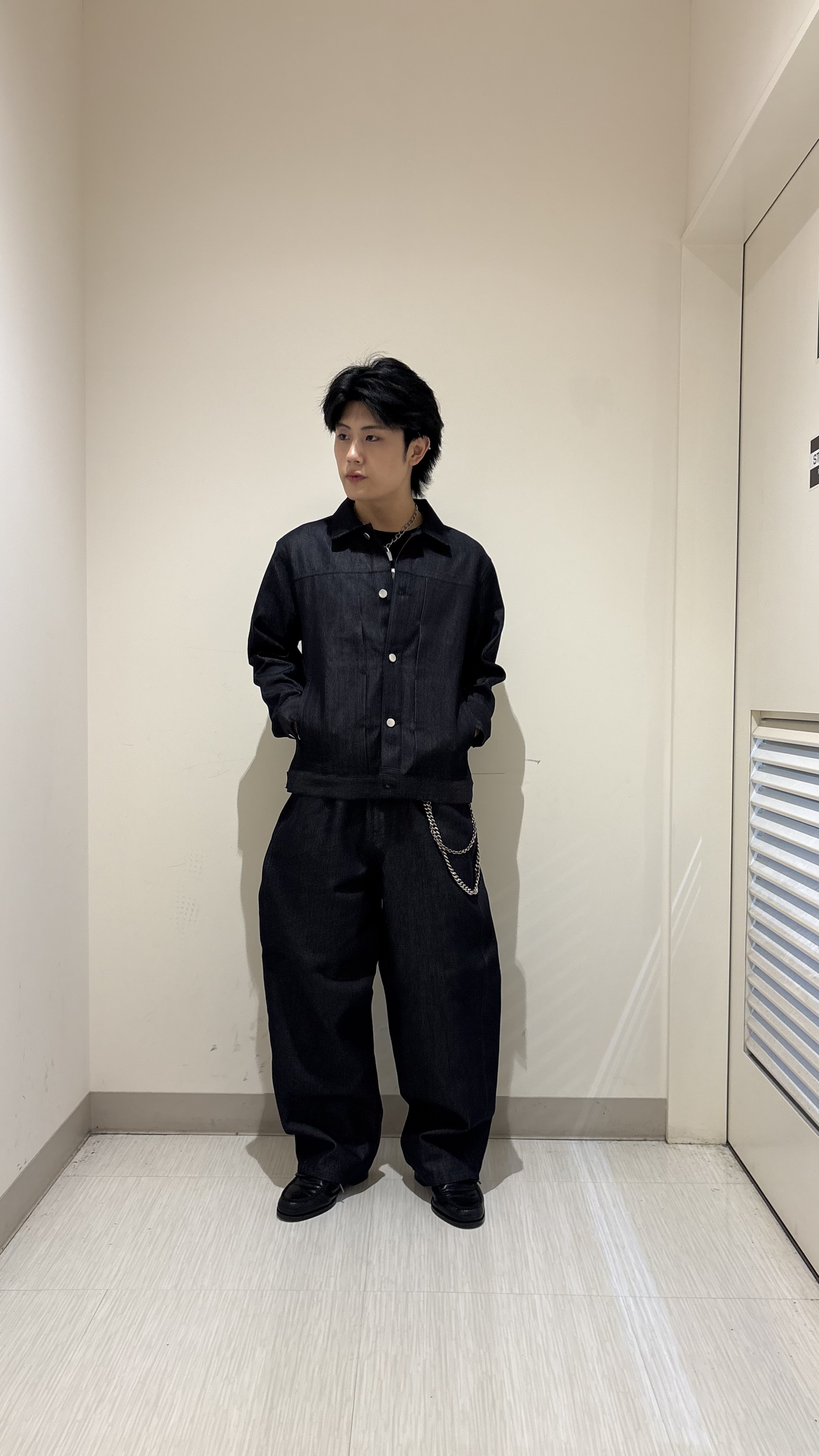 辻一樹さんの「tk.TAKEO KIKUCHI｜【色褪せしにくいデニム/セットアップ対応可】Comfy Fadeless Denim Seriesデ」を使ったコーディネート