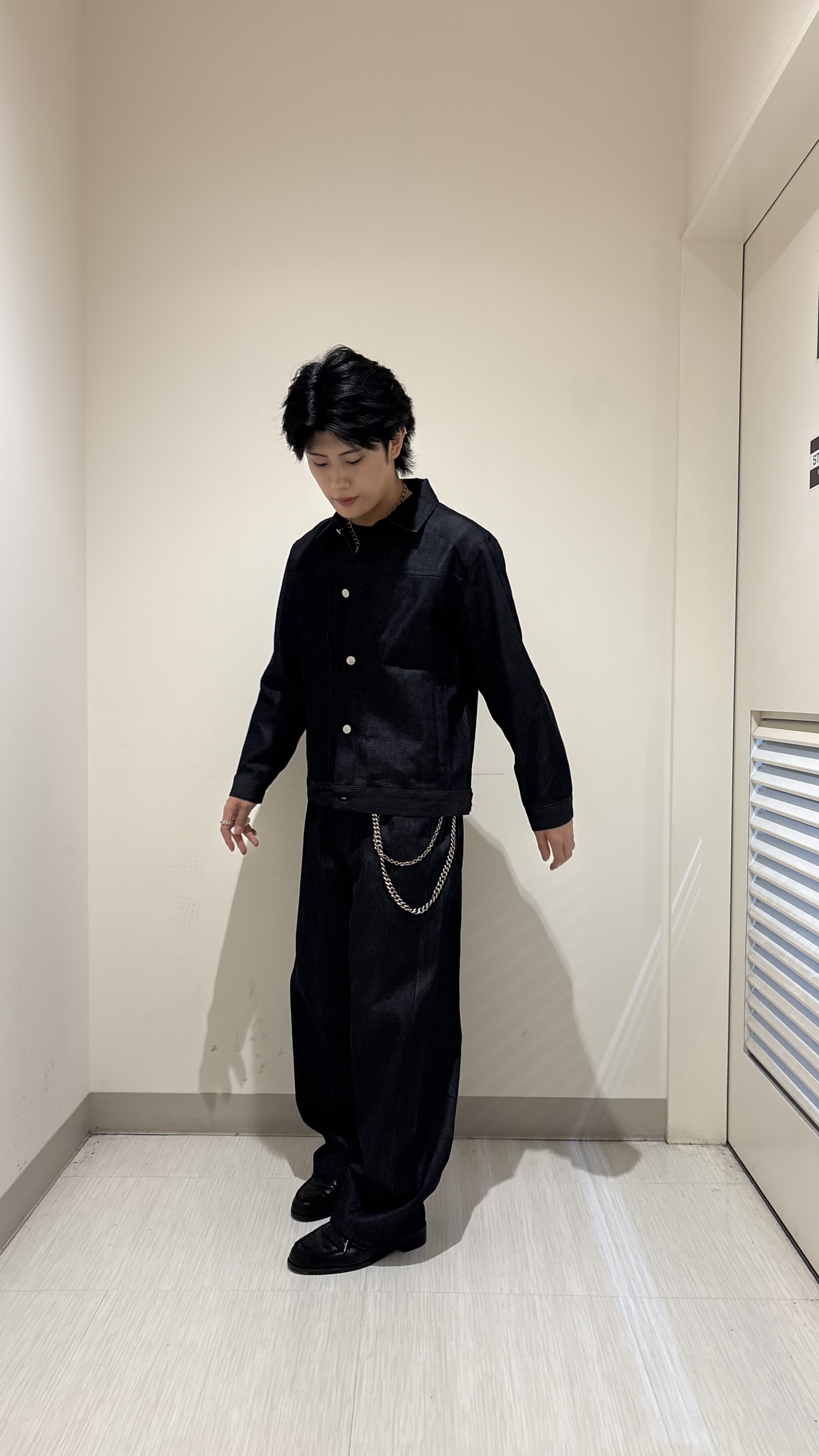辻一樹さんの「tk.TAKEO KIKUCHI｜【色褪せしにくいデニム/セットアップ対応可】Comfy Fadeless Denim Seriesデ」を使ったコーディネート