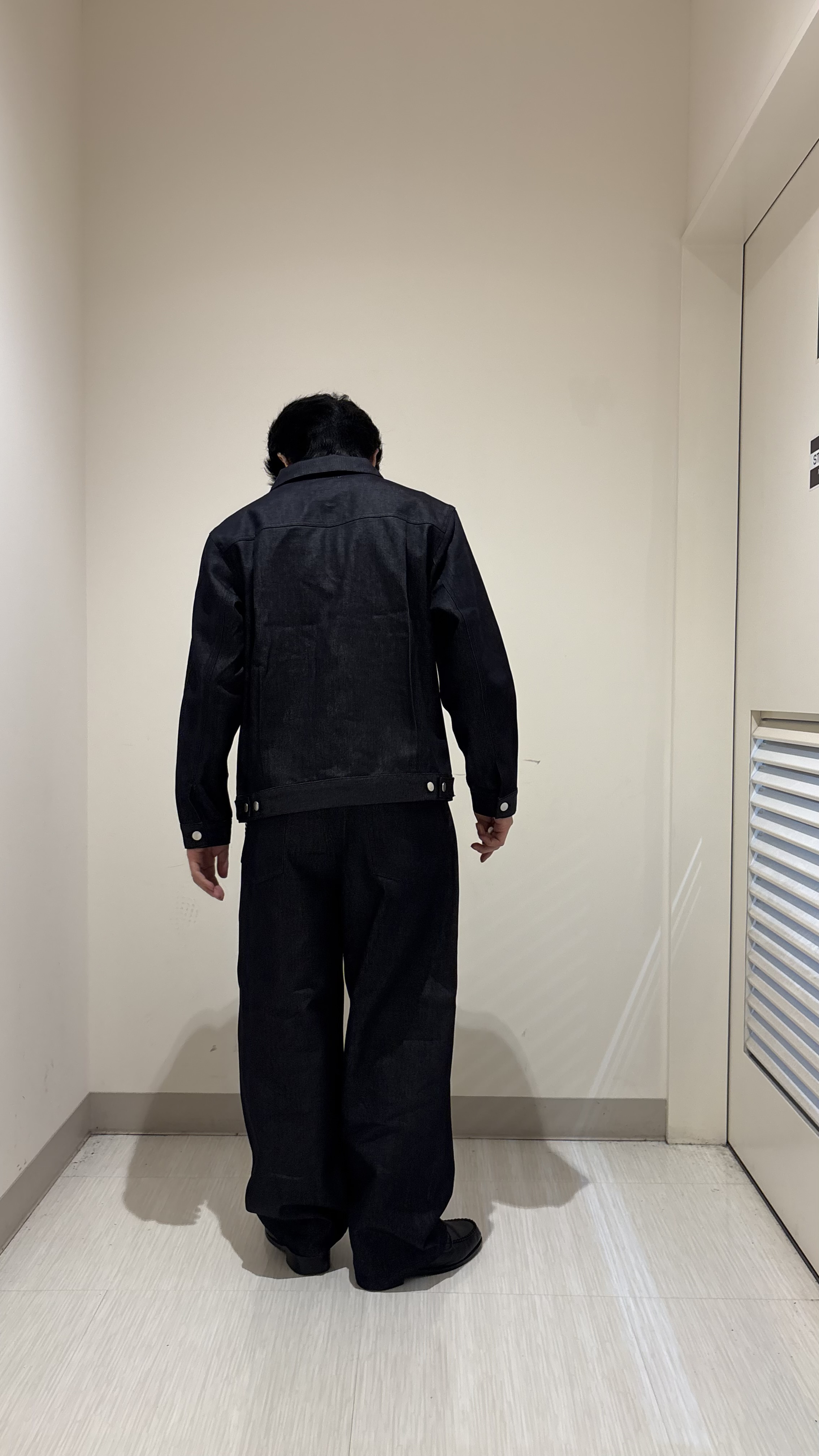 辻一樹さんの「tk.TAKEO KIKUCHI｜【色褪せしにくいデニム/セットアップ対応可】Comfy Fadeless Denim Seriesデ」を使ったコーディネート