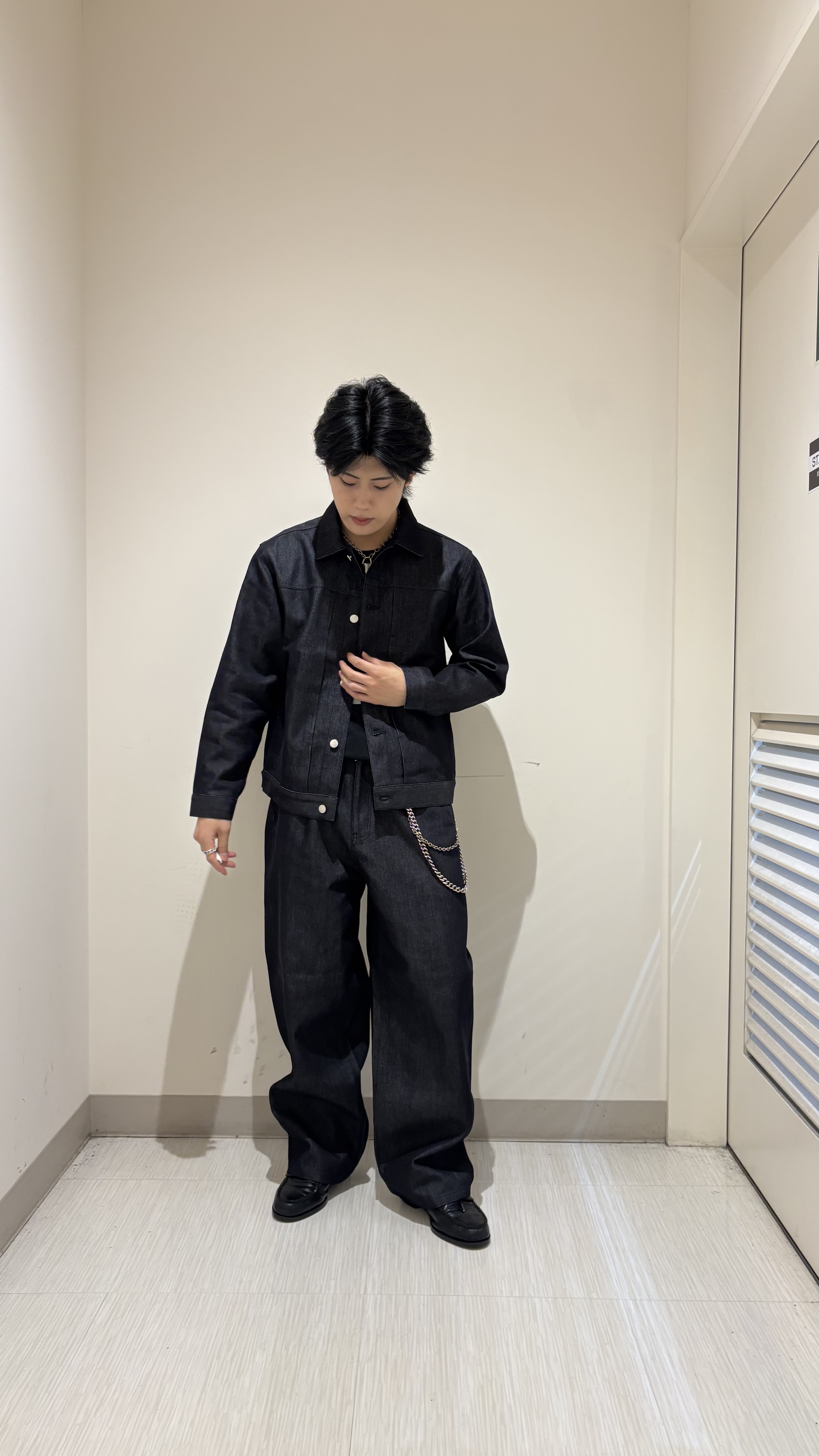 辻一樹さんの「tk.TAKEO KIKUCHI｜【色褪せしにくいデニム/セットアップ対応可】Comfy Fadeless Denim Seriesデ」を使ったコーディネート